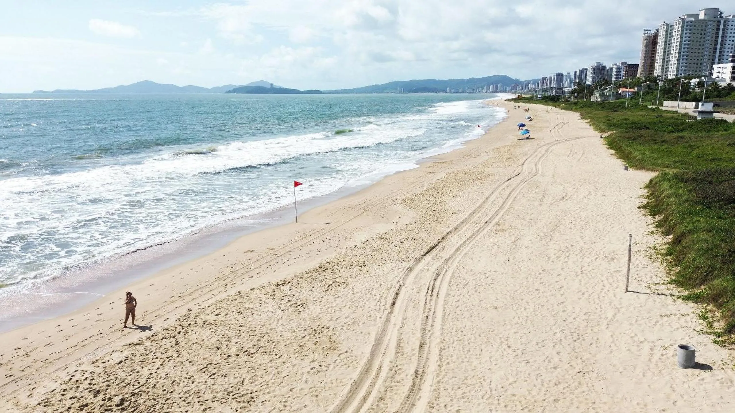 Beach in Ótima casa apenas 50metros da praia - em Balneário Piçarras