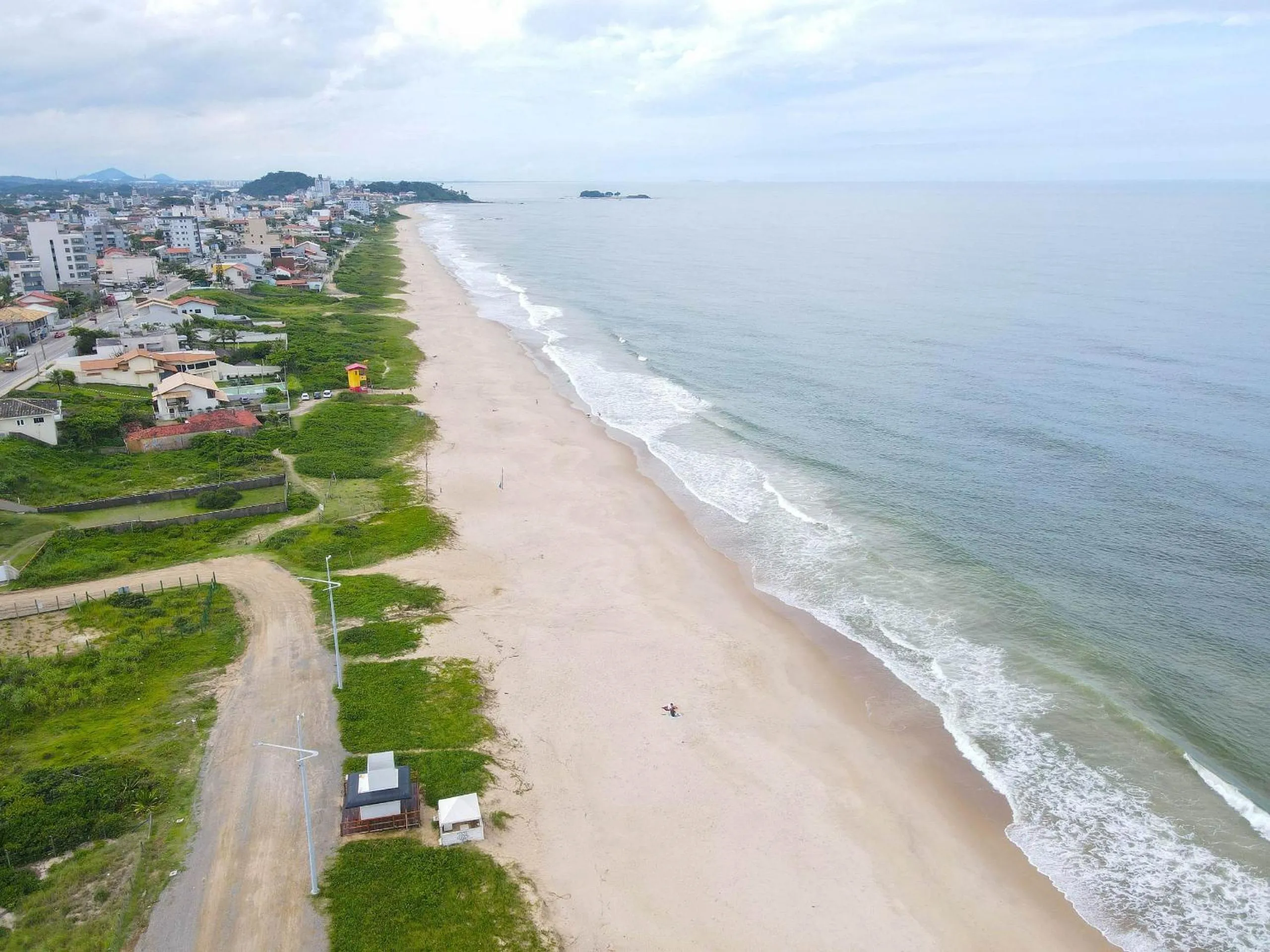 Beach in Ótima casa apenas 50metros da praia - em Balneário Piçarras