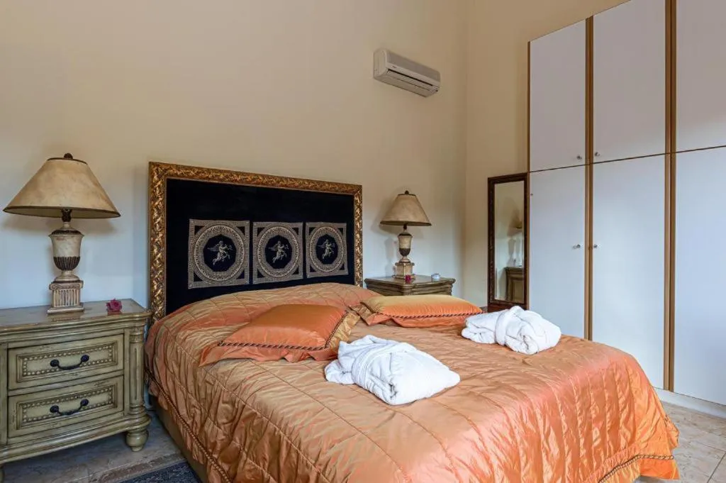 Rafkos Mansion with Private Pool and Amazing View