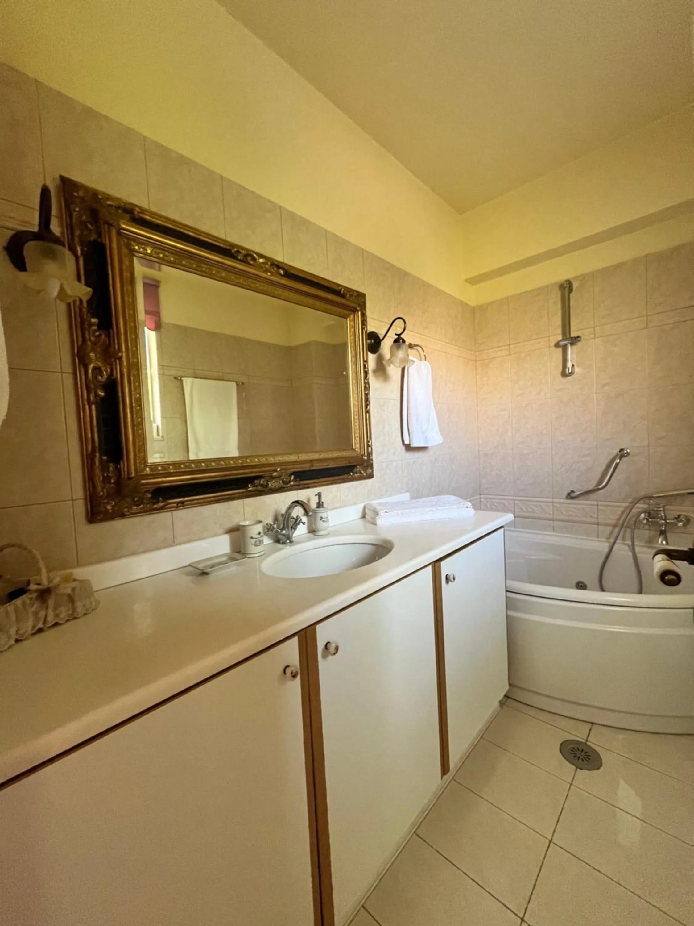 Rafkos Mansion with Private Pool and Amazing View