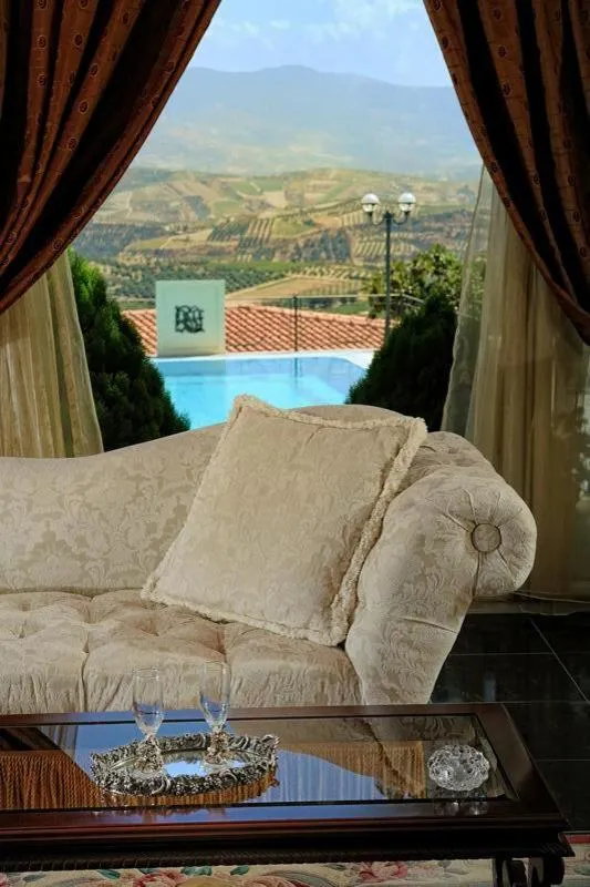 Rafkos Mansion with Private Pool and Amazing View