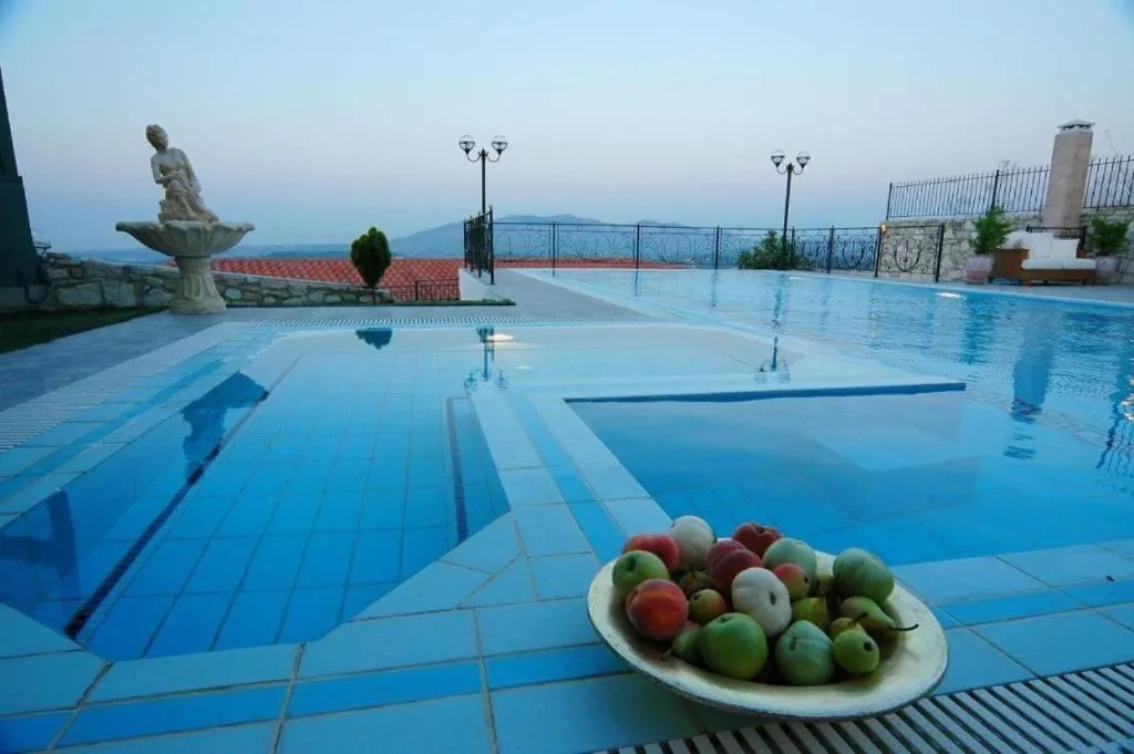Rafkos Mansion with Private Pool and Amazing View