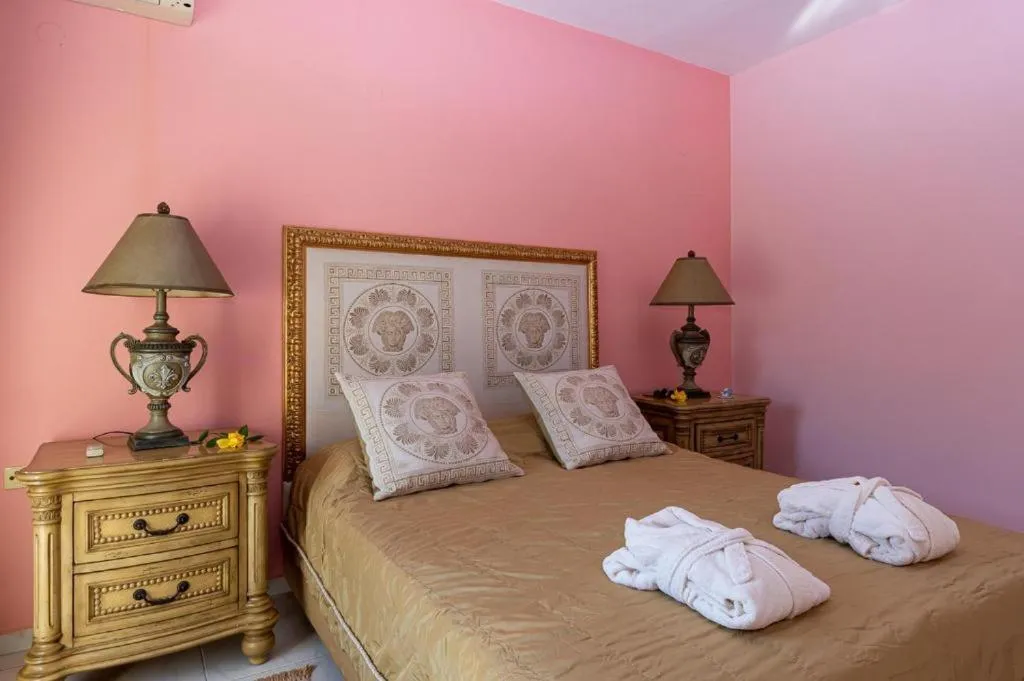 Rafkos Mansion with Private Pool and Amazing View