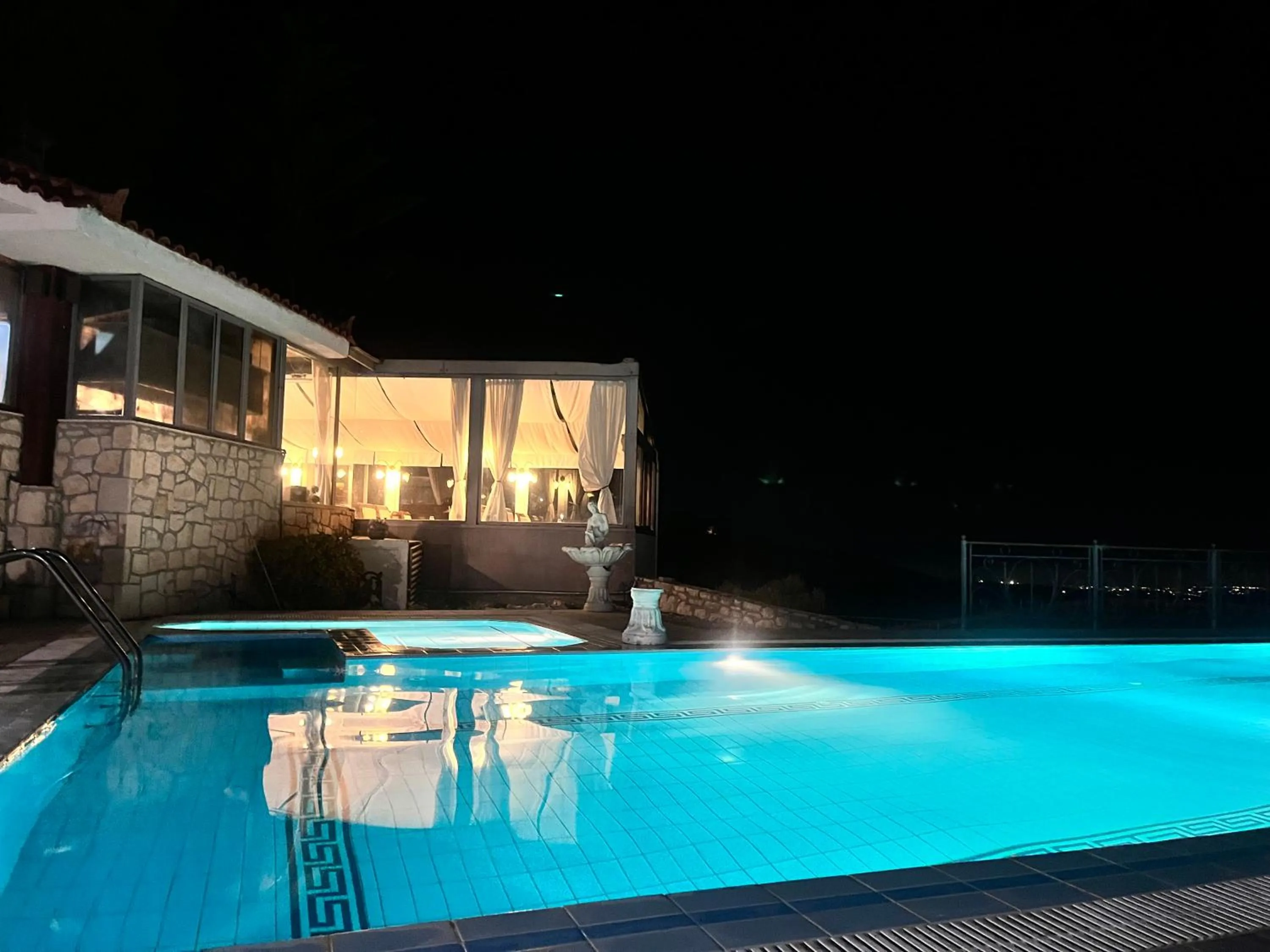 Rafkos Mansion with Private Pool and Amazing View