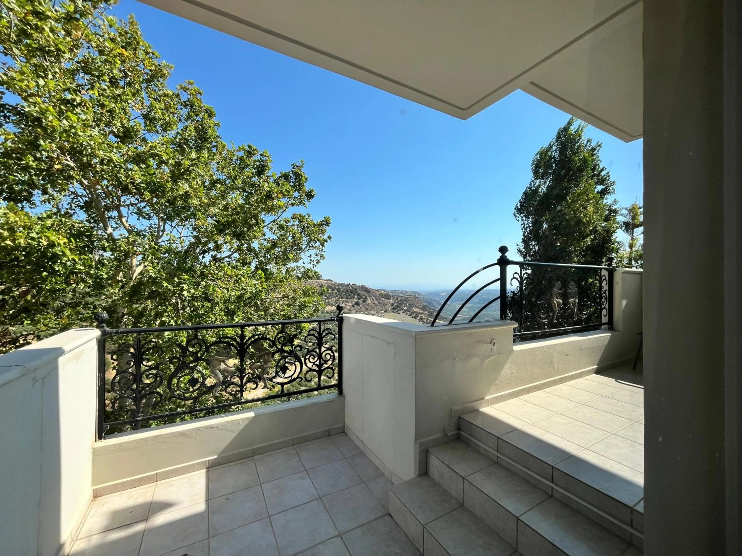 Rafkos Mansion with Private Pool and Amazing View