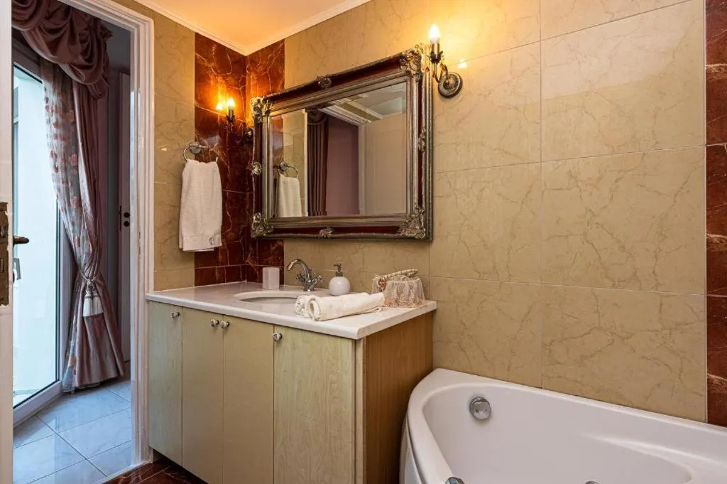 Rafkos Mansion with Private Pool and Amazing View