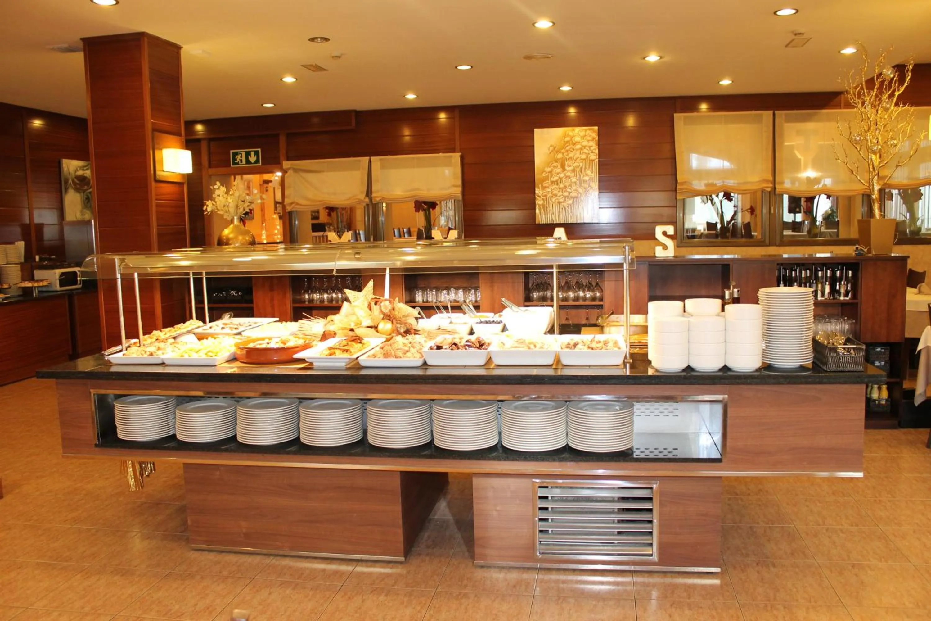 Restaurant/places to eat in Hotel Solineu