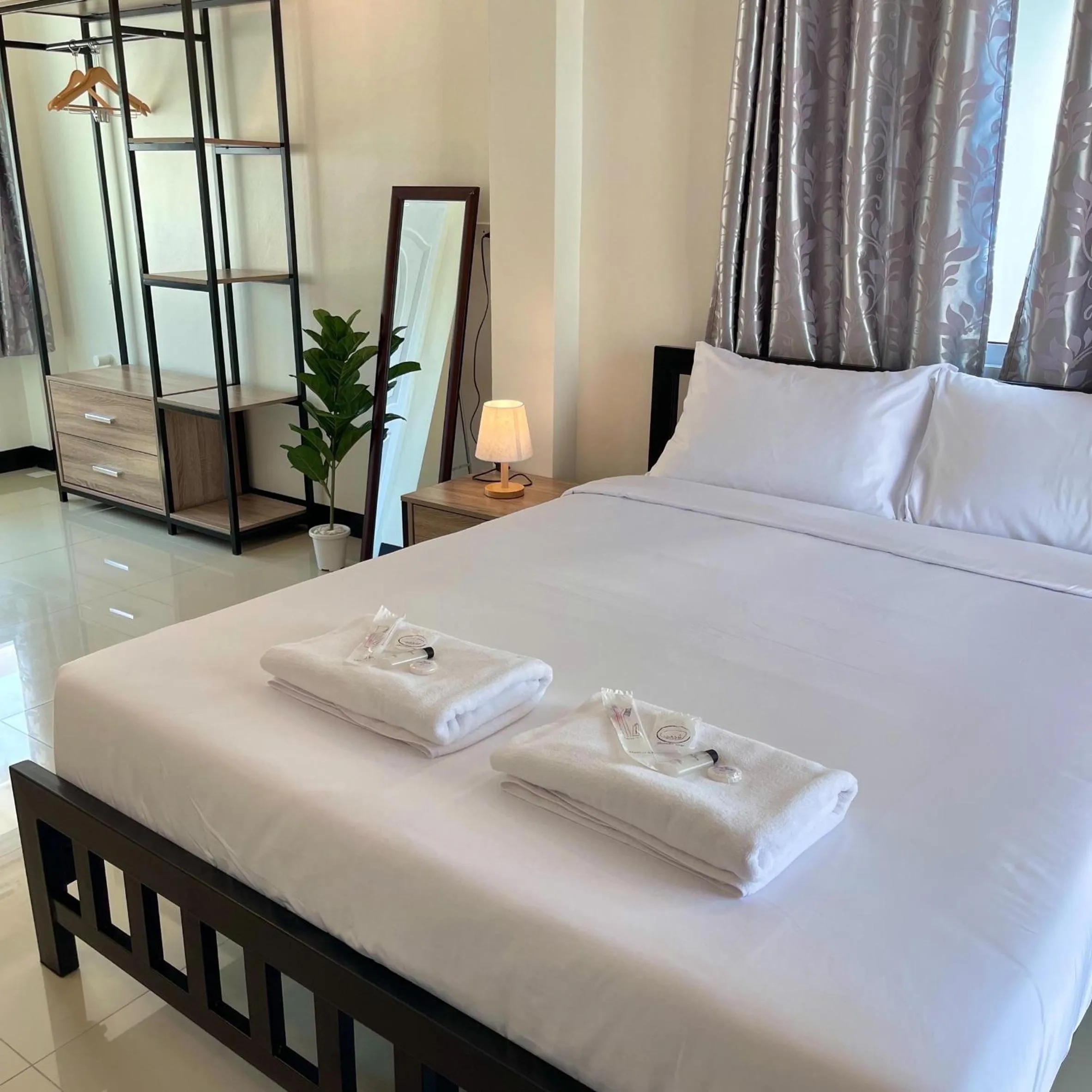 Bed in Ivory House Sriracha