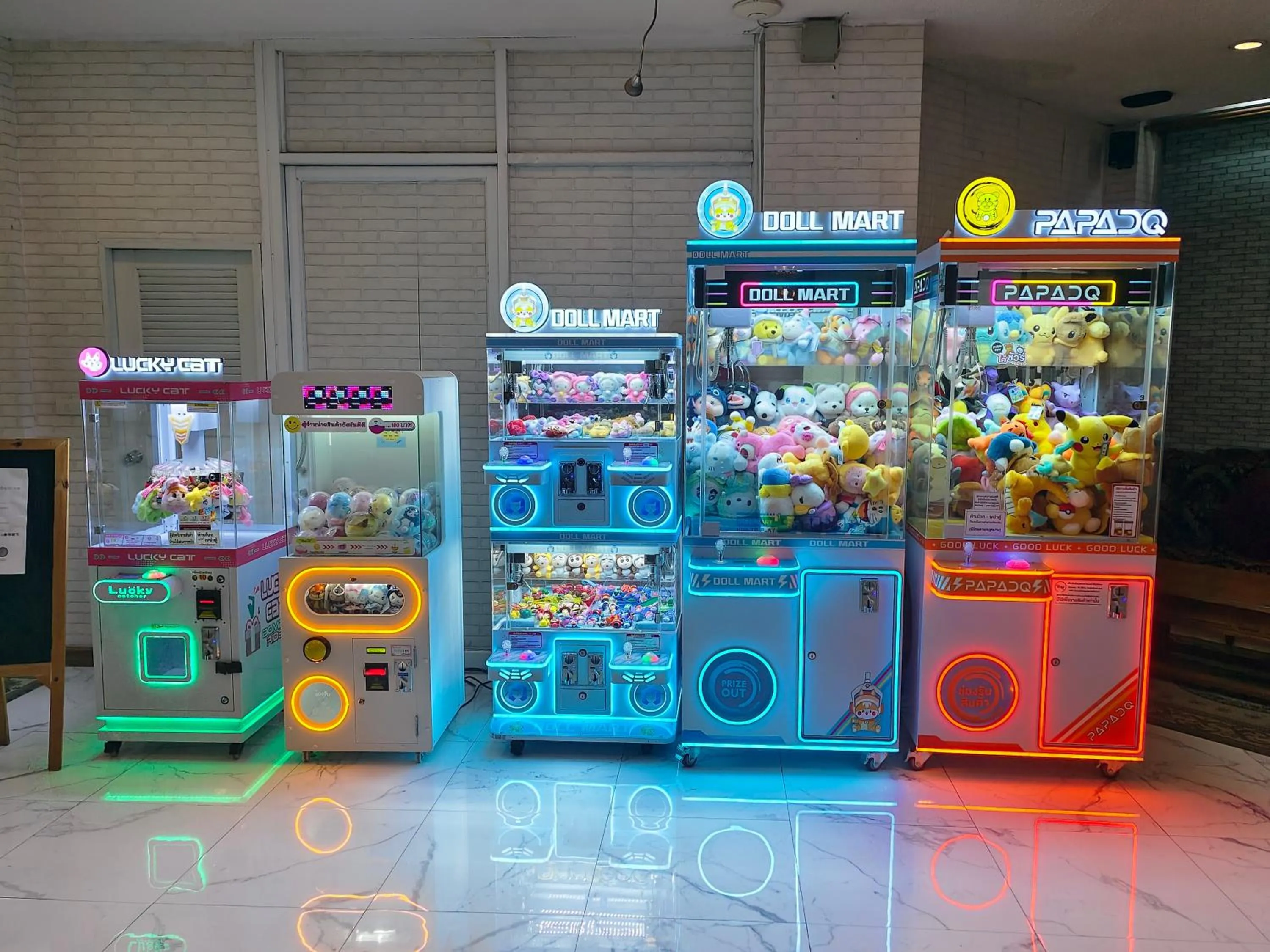 Evening entertainment in Hotel De Khuvieng