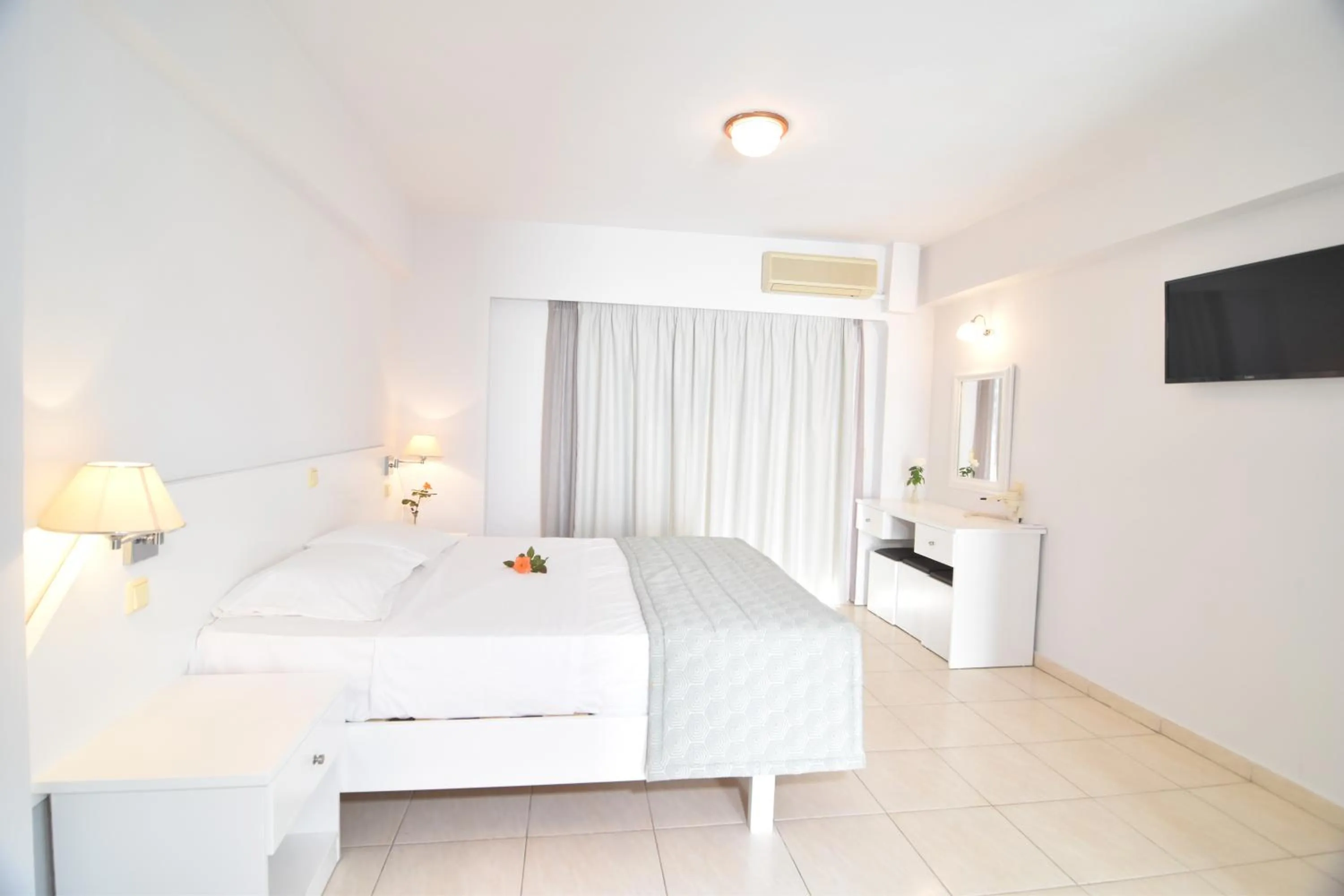 Photo of the whole room in Evripides Village