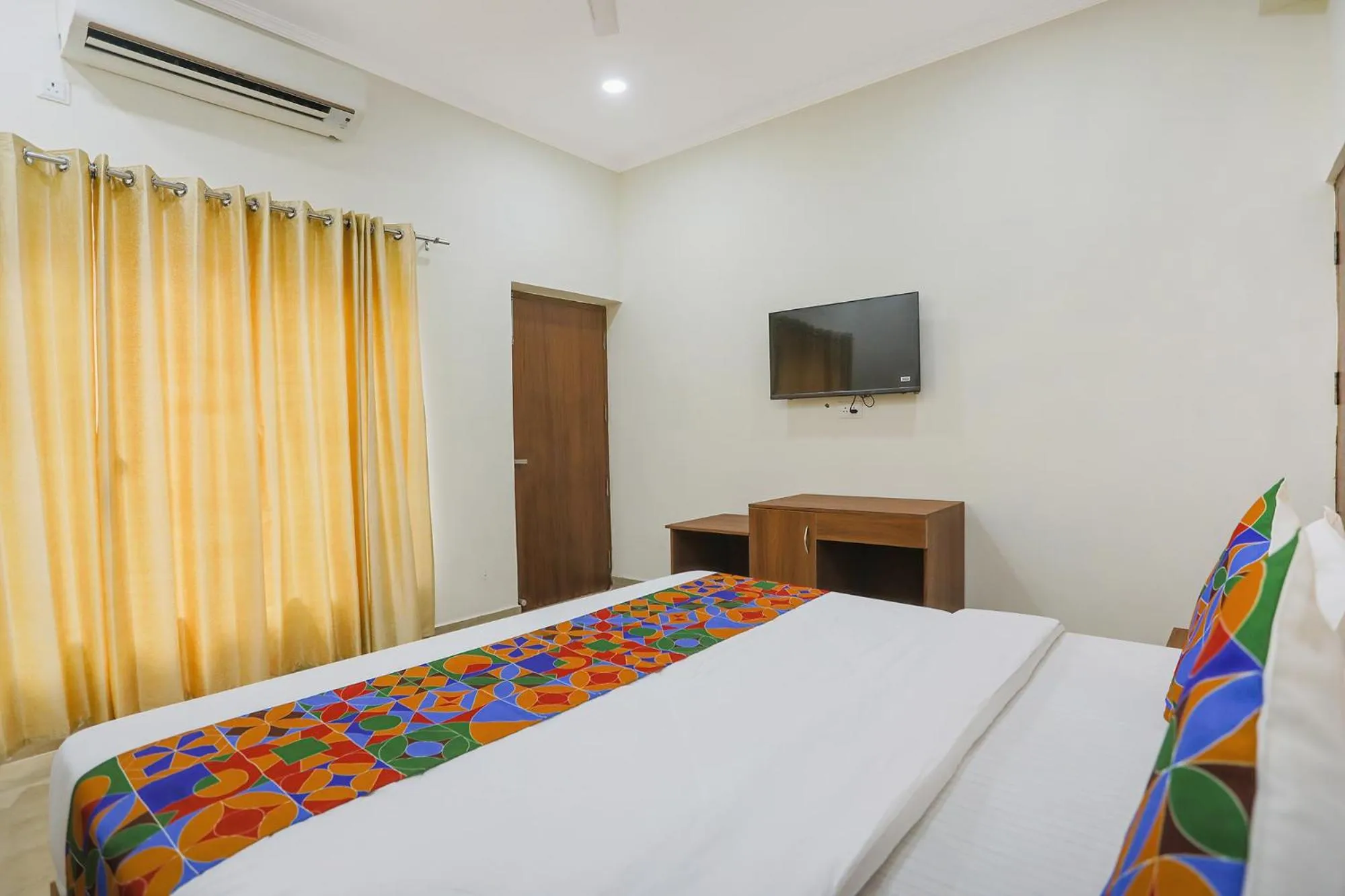 Bed in FabHotel Grihum