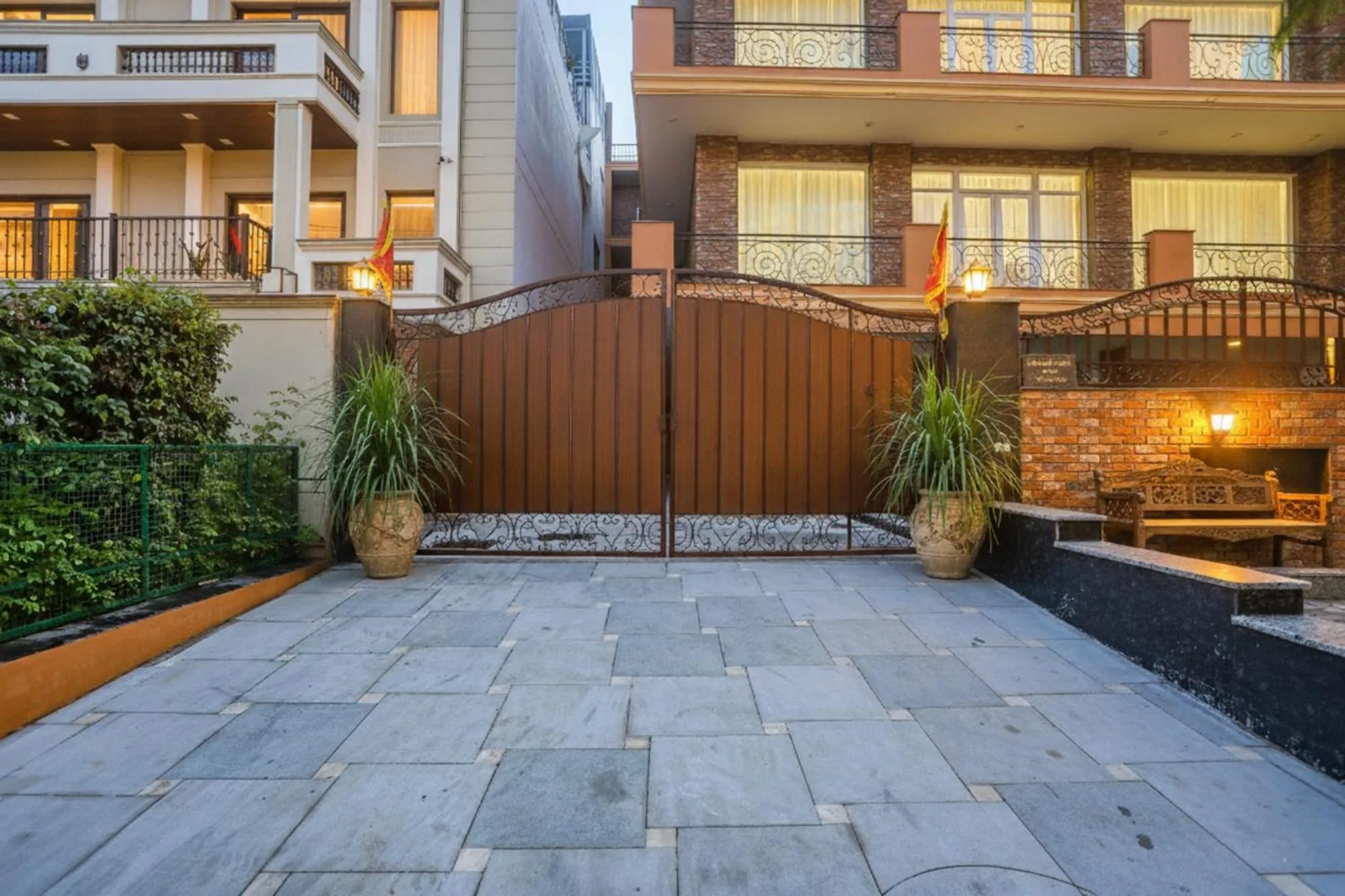 Facade/entrance in FabHotel Grihum