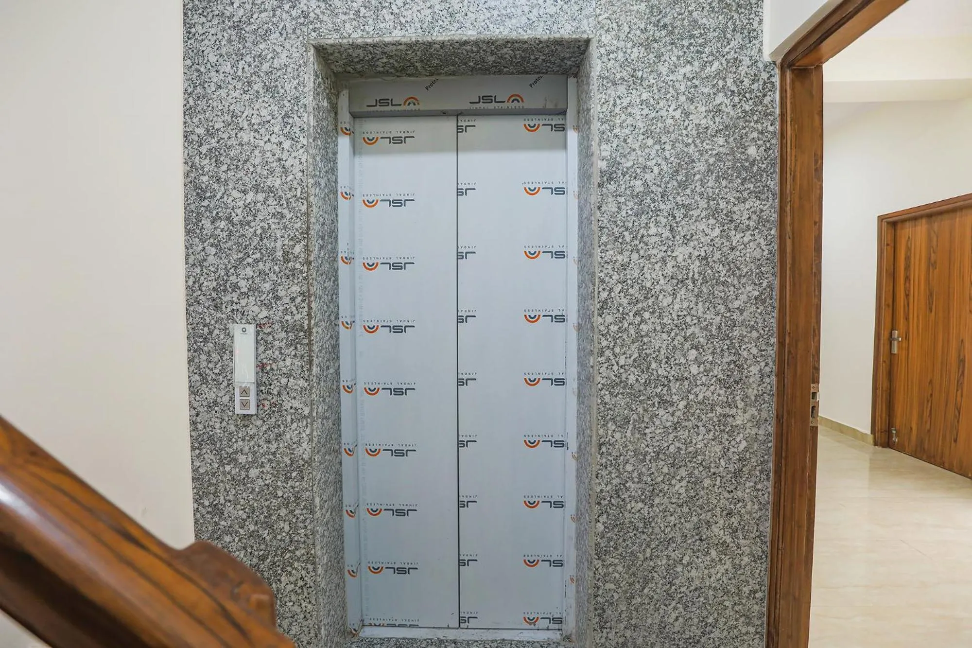 elevator in FabHotel Grihum