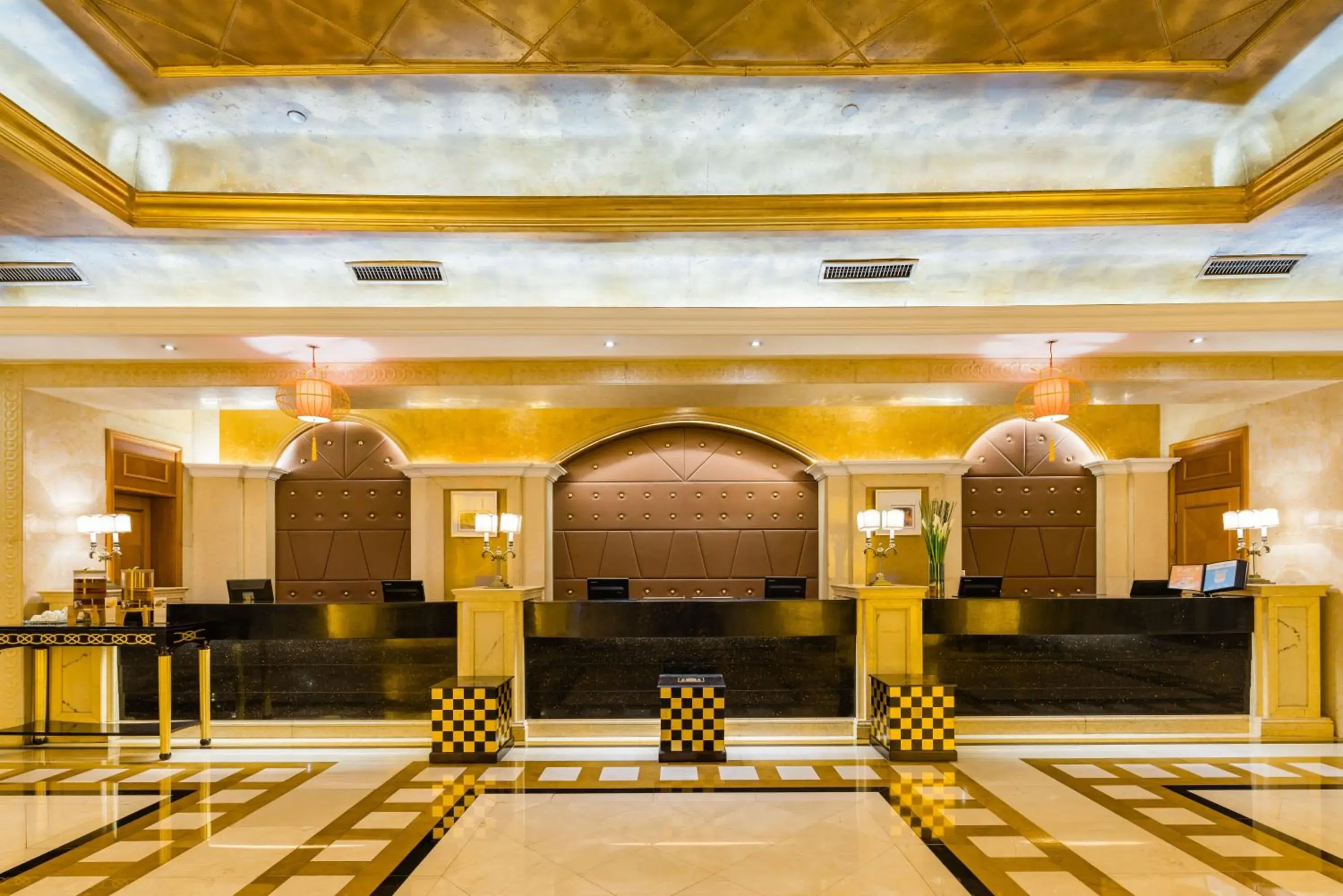 Lobby or reception in S&N Hotel Jiujiang Lobby or reception in S&N Hotel Jiujiang