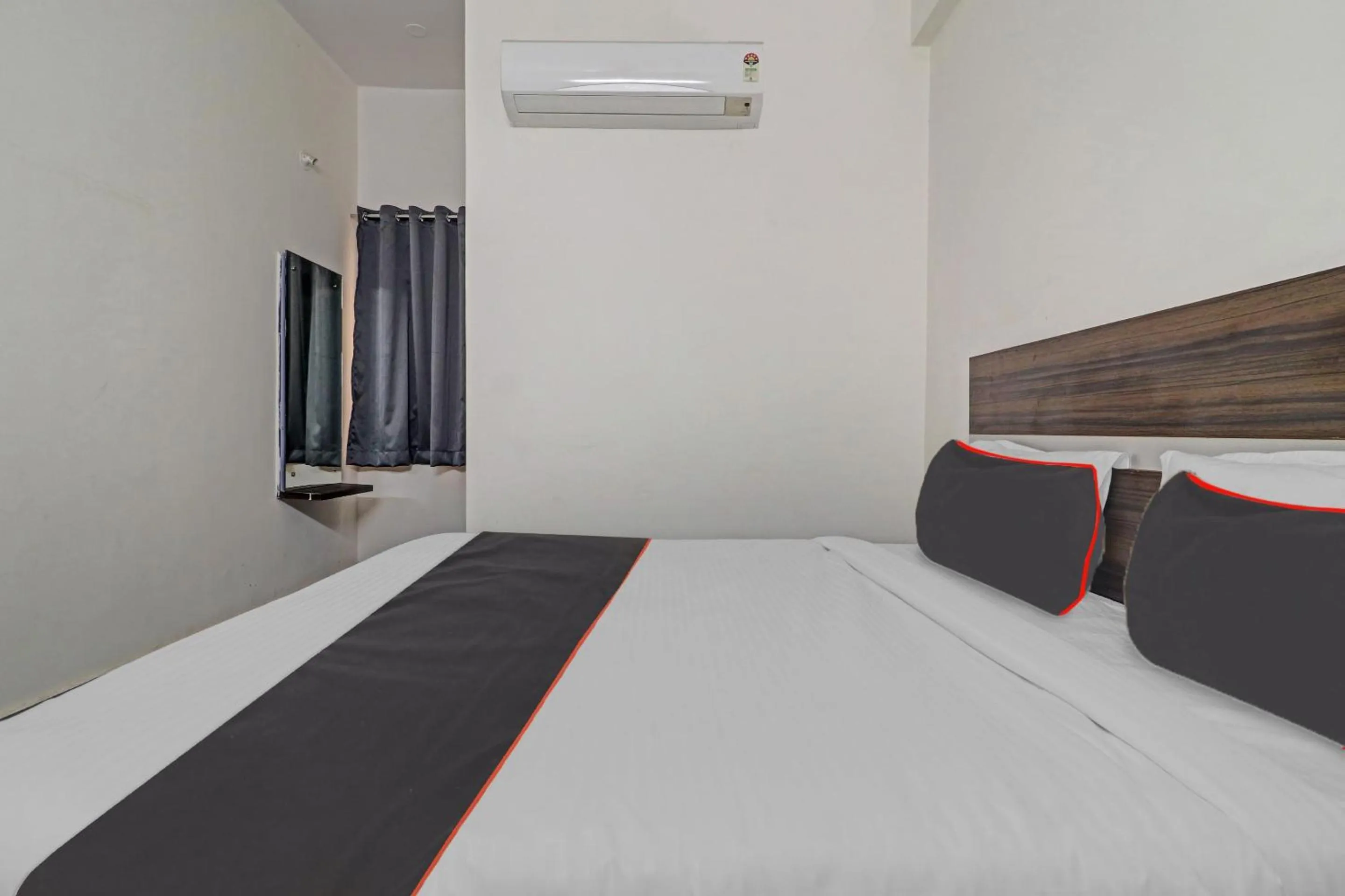 Lobby or reception, Bed in Collection O SS Metro Ritz