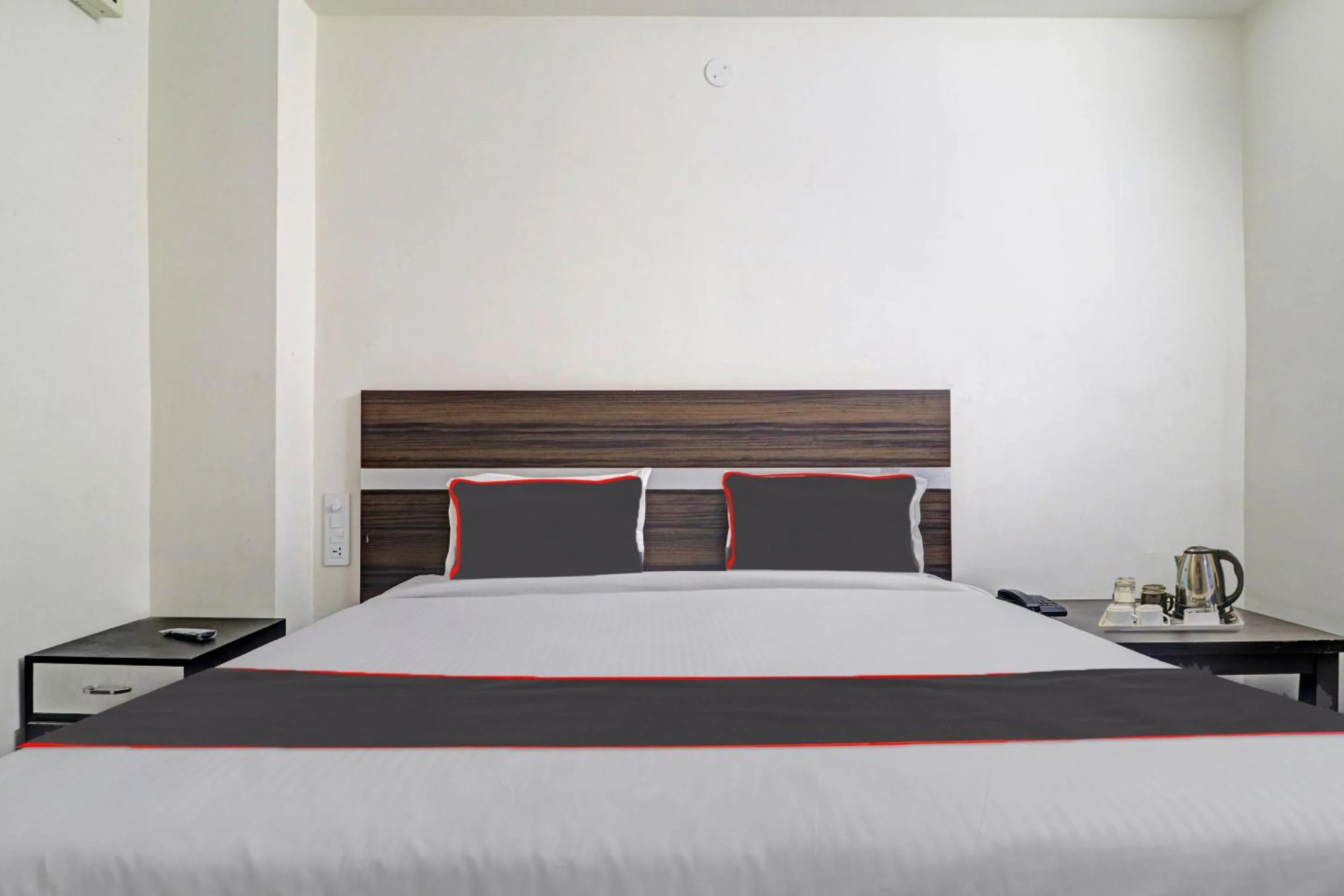 Bedroom, Bed in Collection O SS Metro Ritz