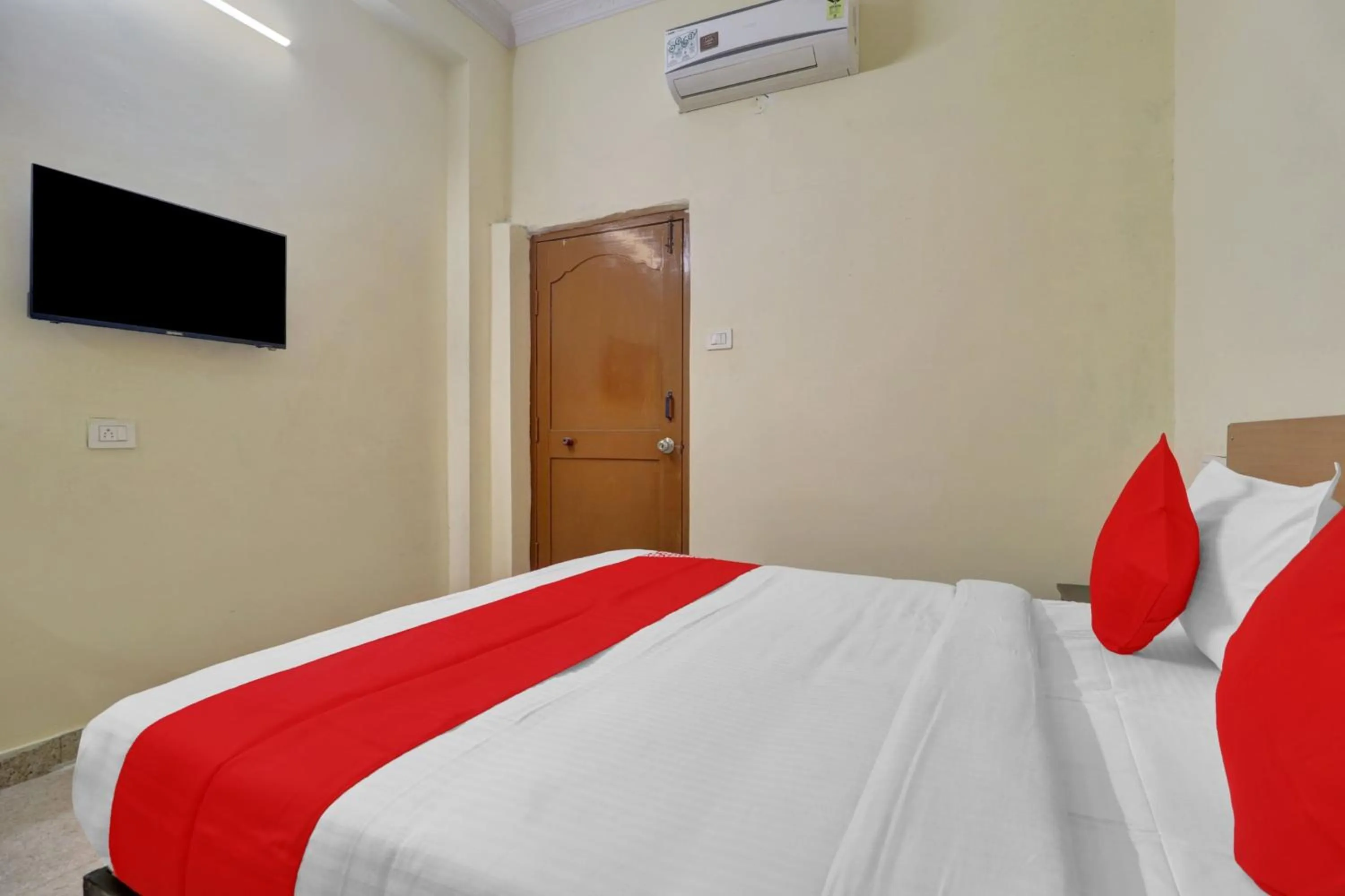 Bedroom, Bed in Hotel O RBS Square Langer Houz