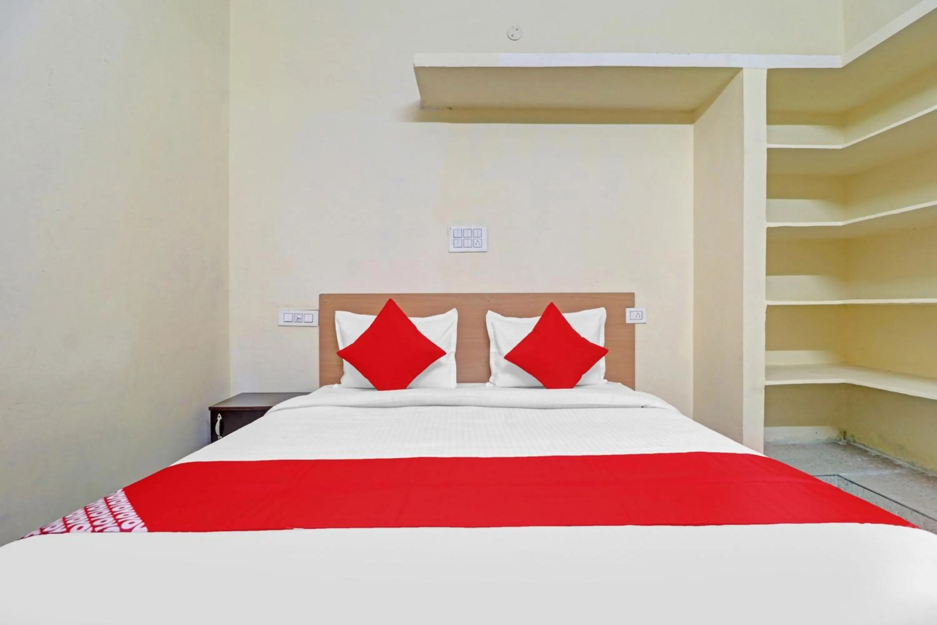 Bedroom, Bed in Hotel O RBS Square Langer Houz