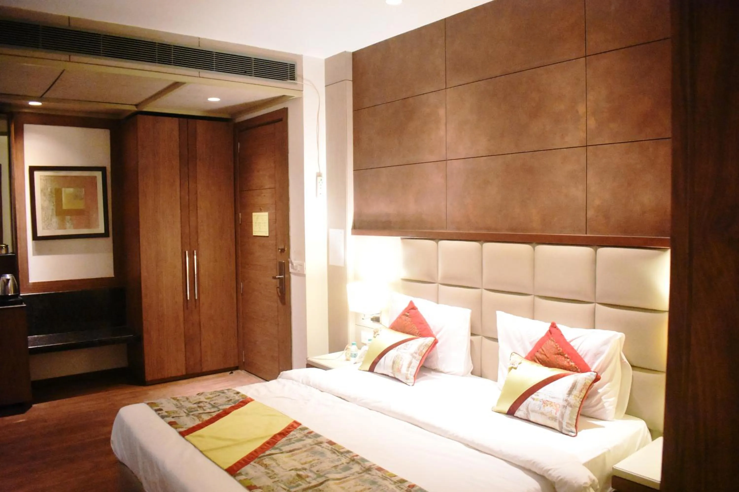 Bed in Lemonwood Suites by F9 Hotels - Trivoli Garden Chhatarpur