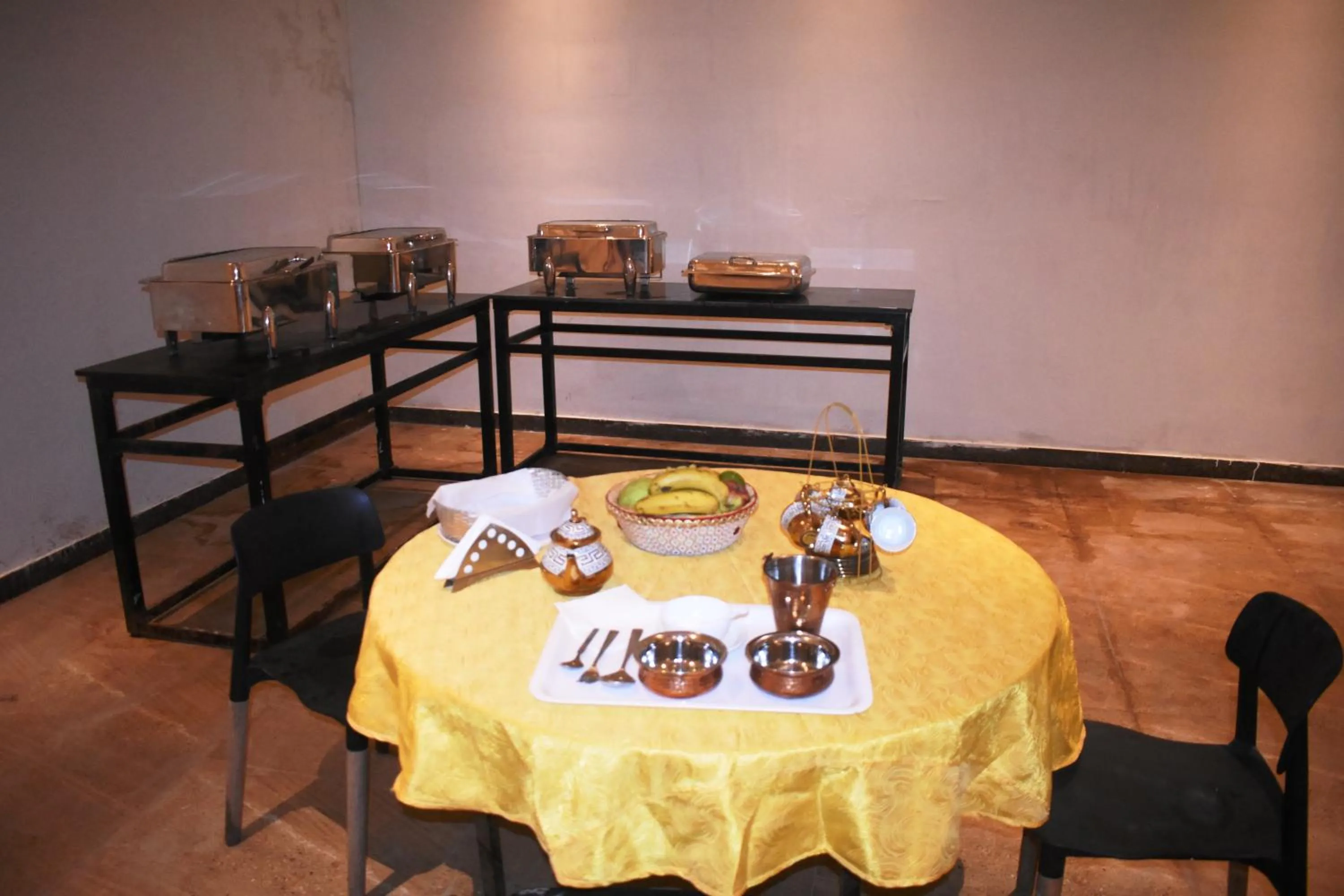 Restaurant/places to eat in Lemonwood Suites by F9 Hotels - Trivoli Garden Chhatarpur