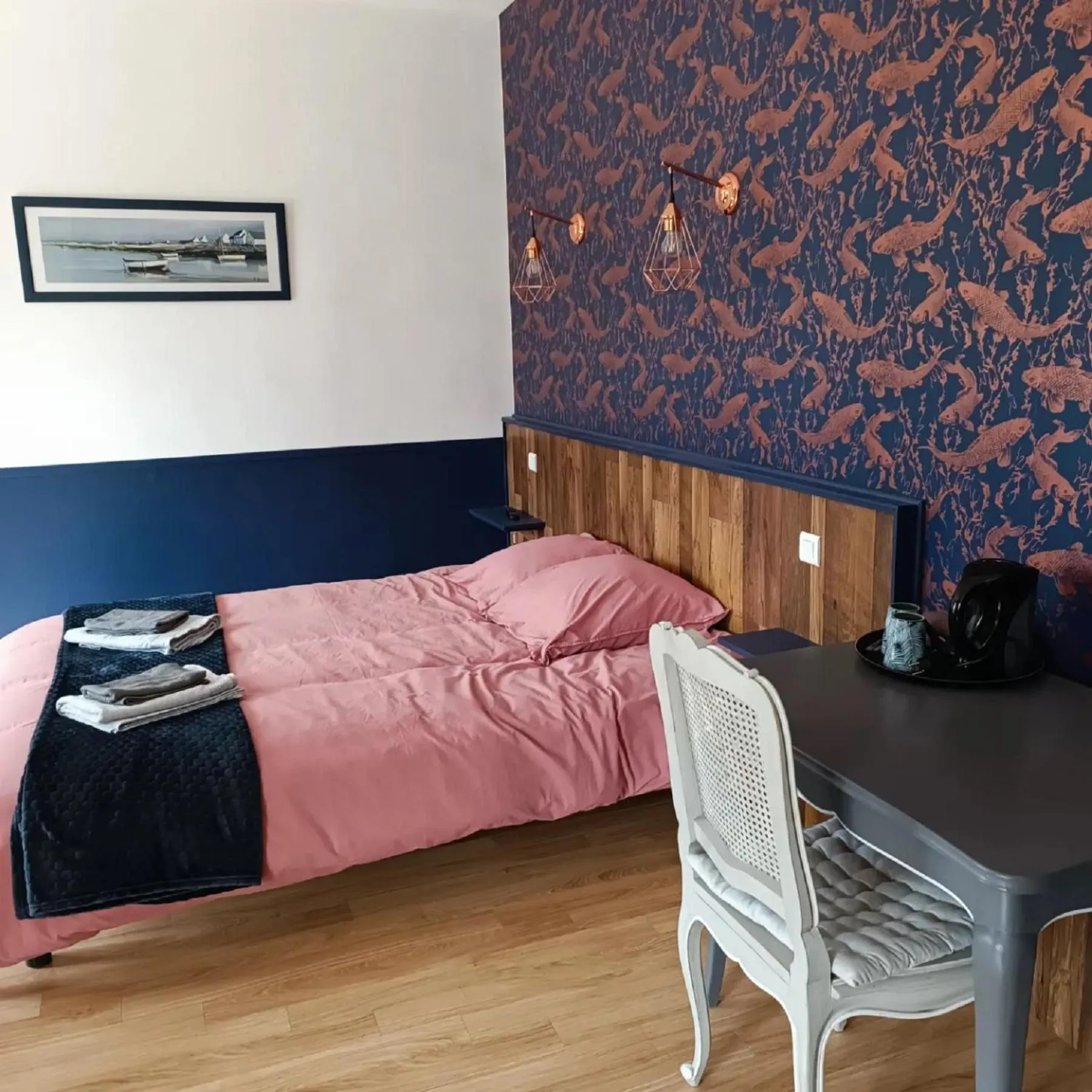 Photo of the whole room, Bed in Relais de la tour