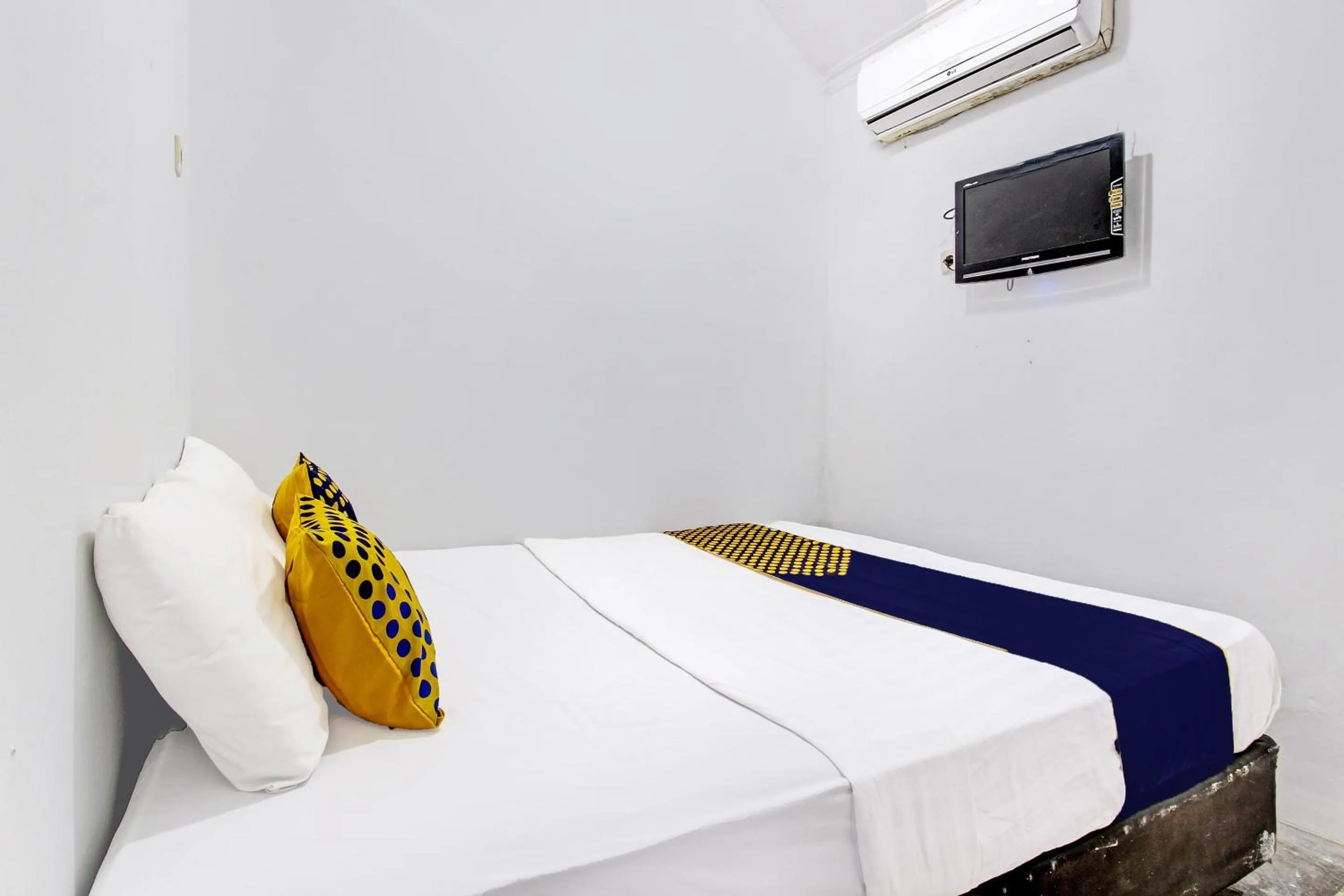 Bedroom, Bed in Hotel O Orchid Guest House