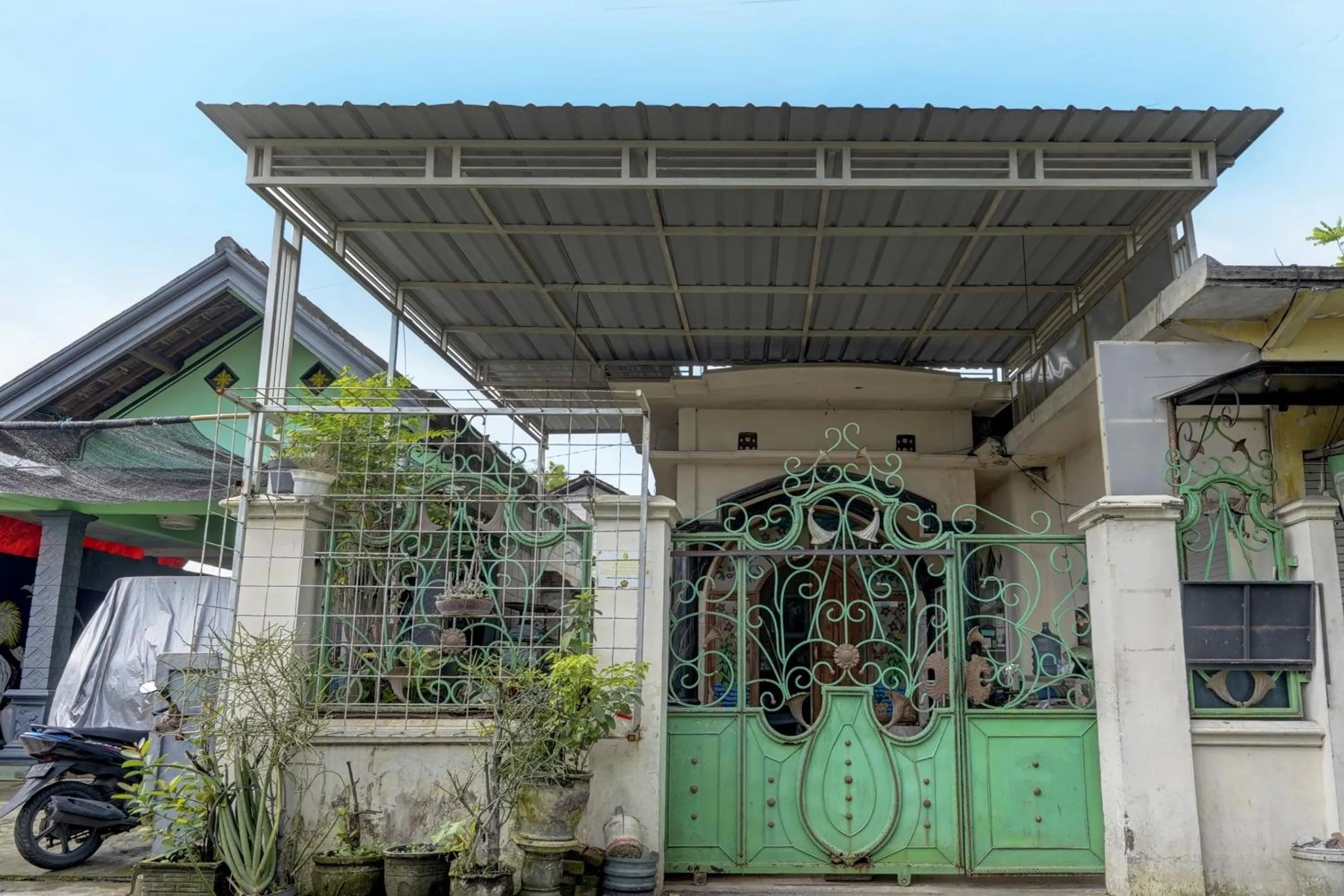 Facade/entrance in Hotel O Nurul Homestay Syariah