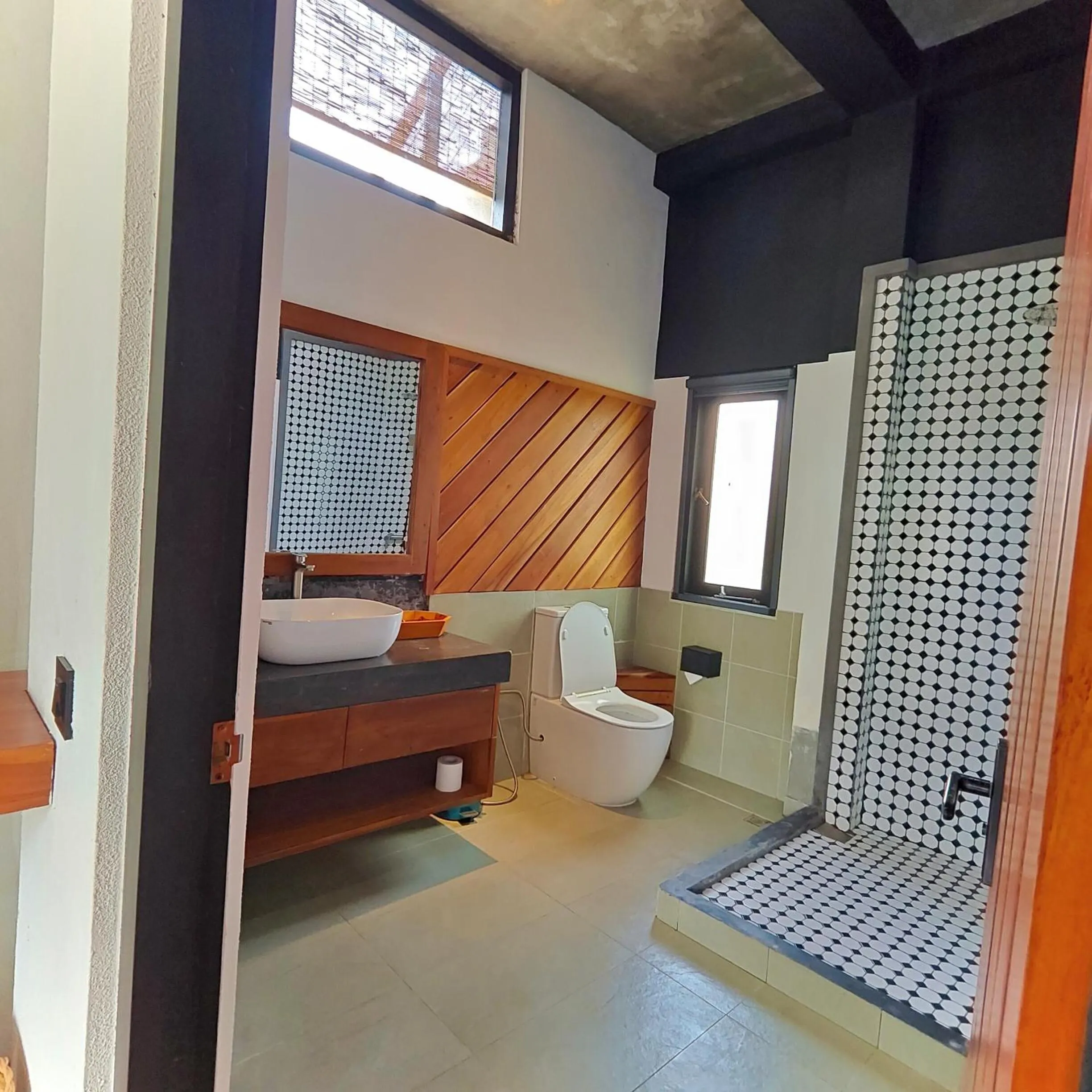 Bathroom, Bed in Mango Tree Villa Bentota