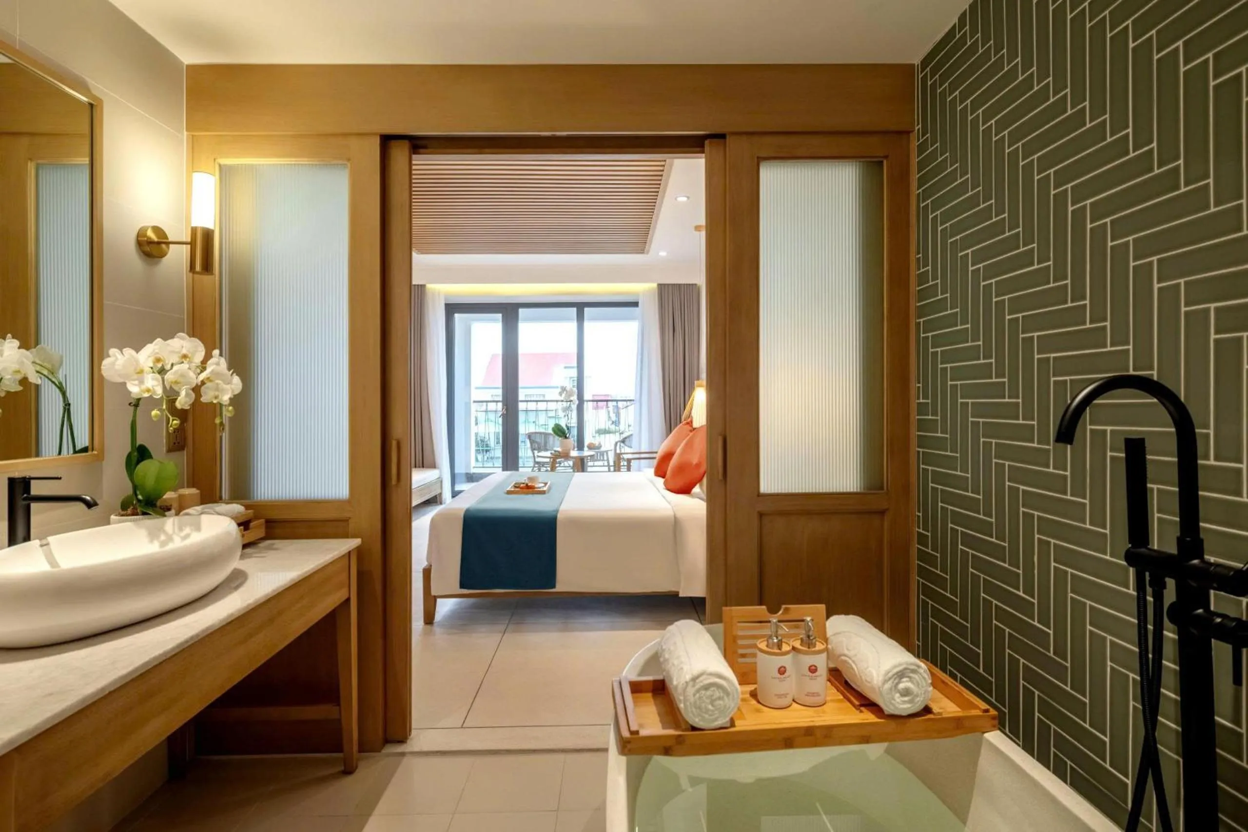 Bathroom, Bed in Little Oasis - An Eco Friendly Hotel & Spa