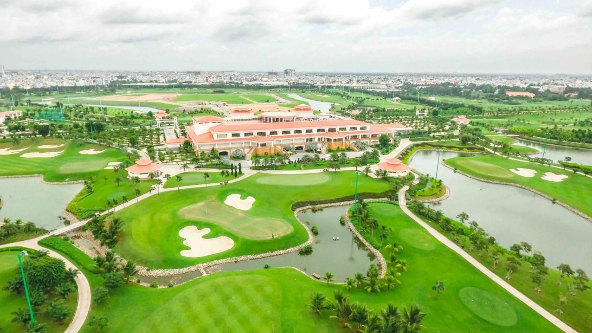 Golfcourse in Phuong Nam Hotel Aeon Mall Long Bien