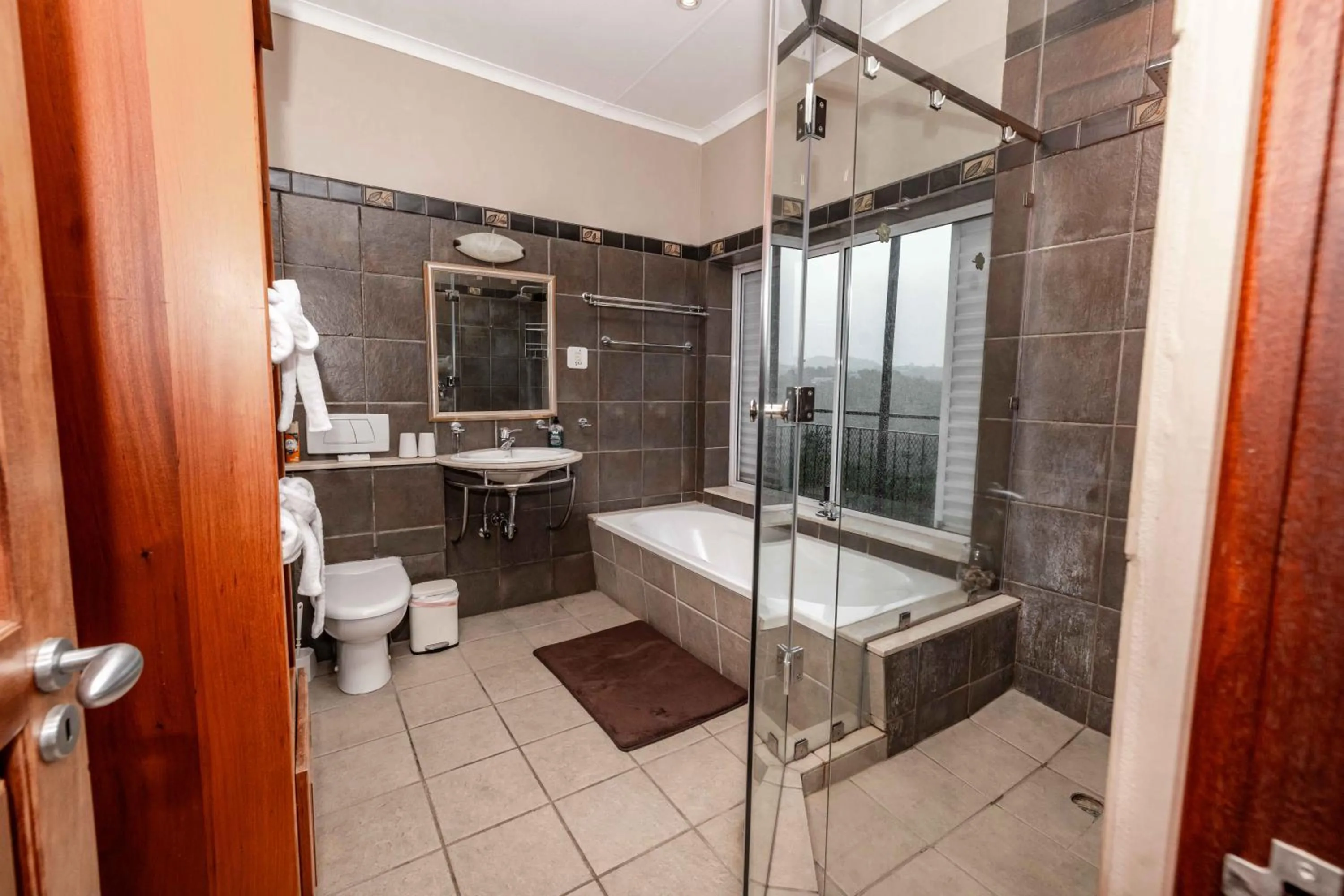 Shower in The Green Lizard Guesthouse
