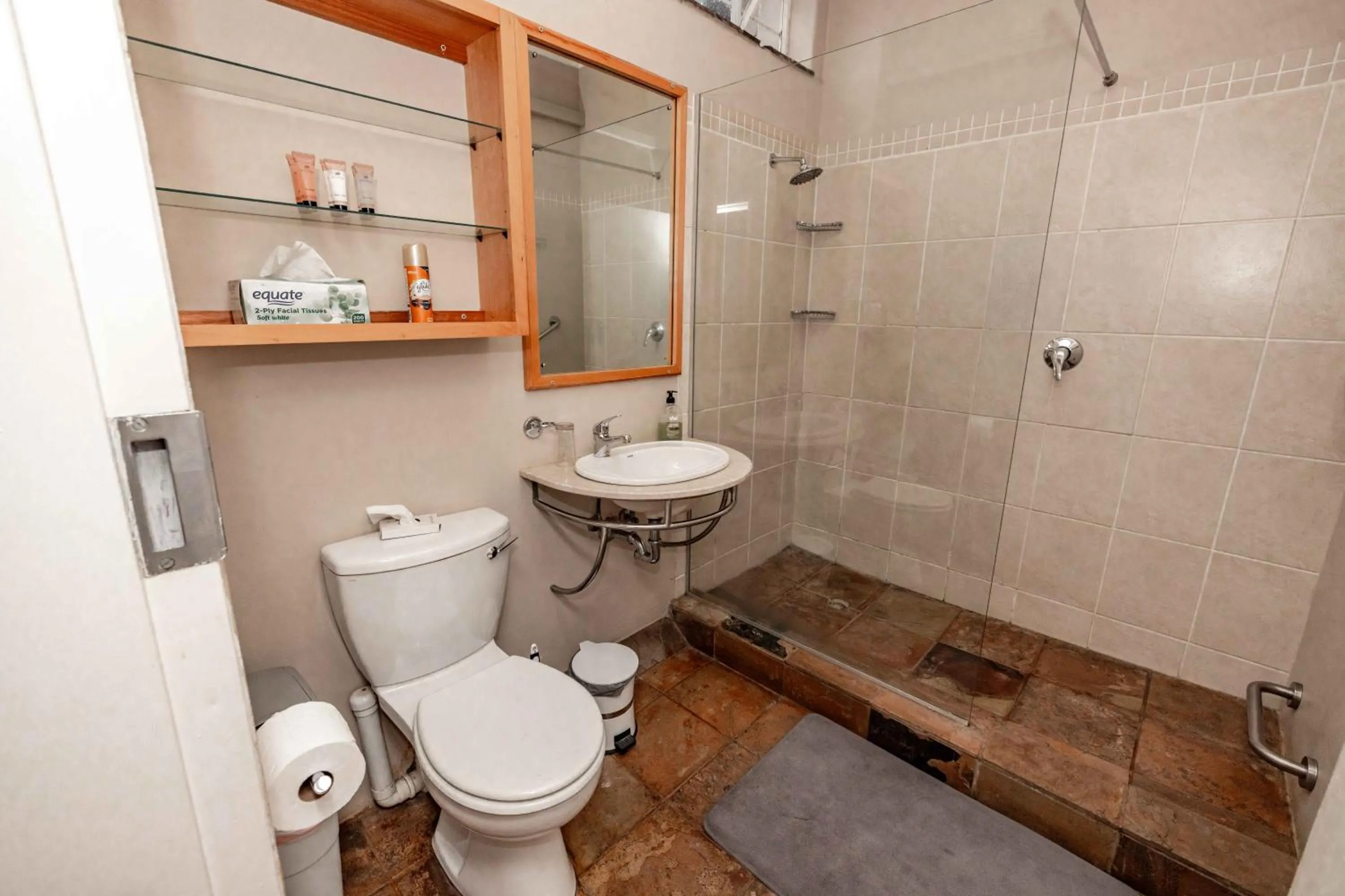 Shower in The Green Lizard Guesthouse