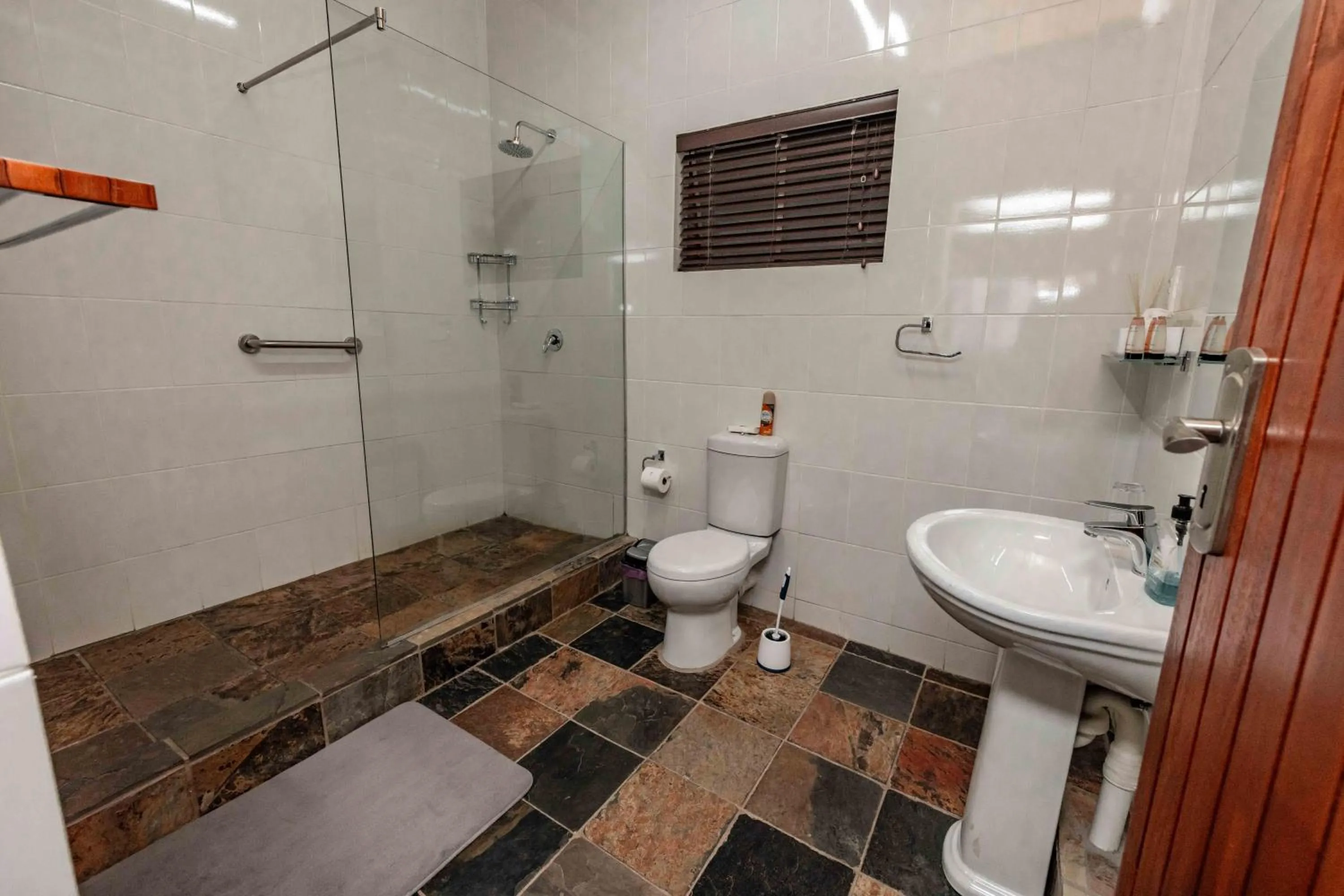 Shower in The Green Lizard Guesthouse