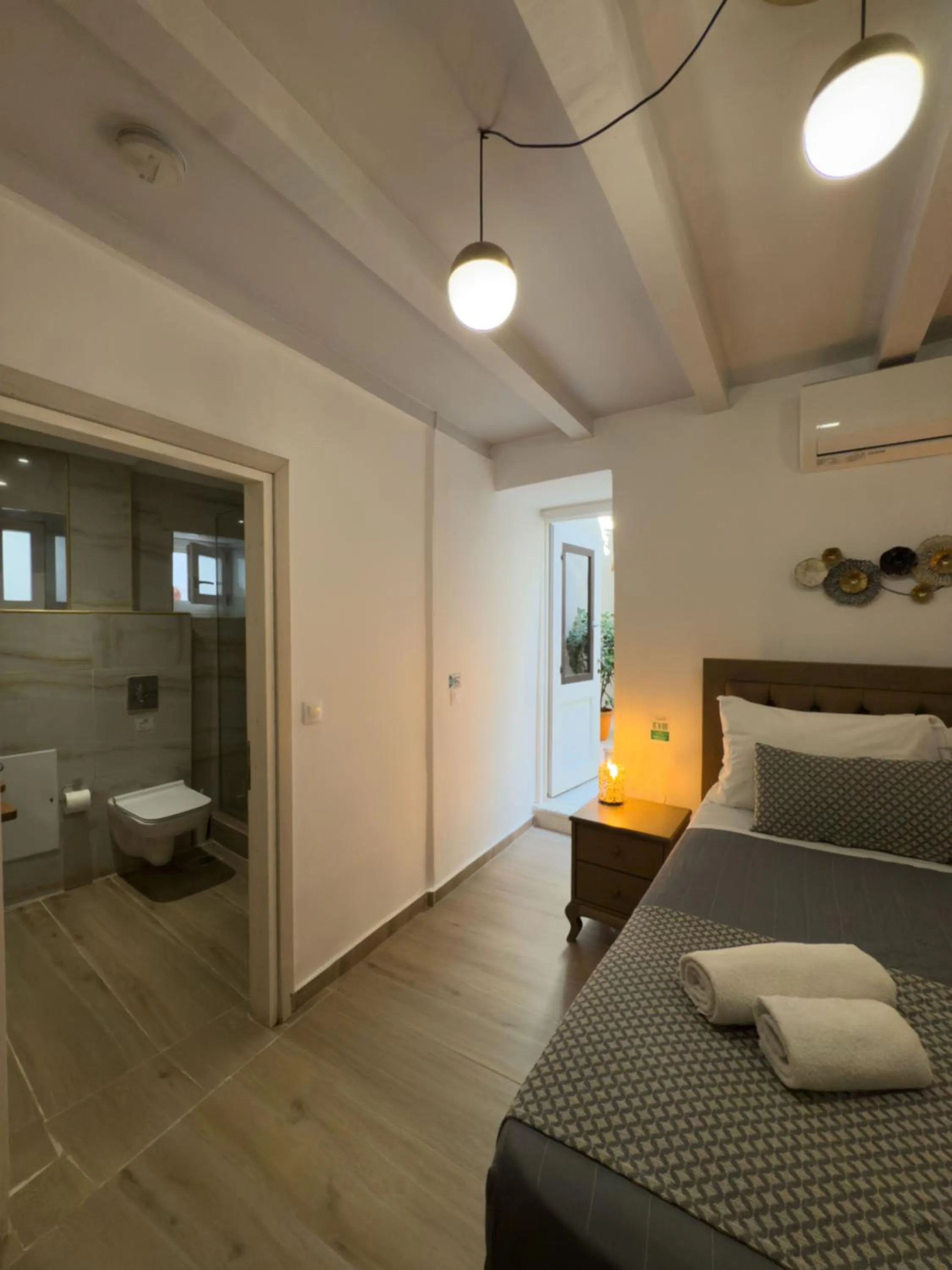 Bedroom, Bed in Bozzali Deluxe Hotel