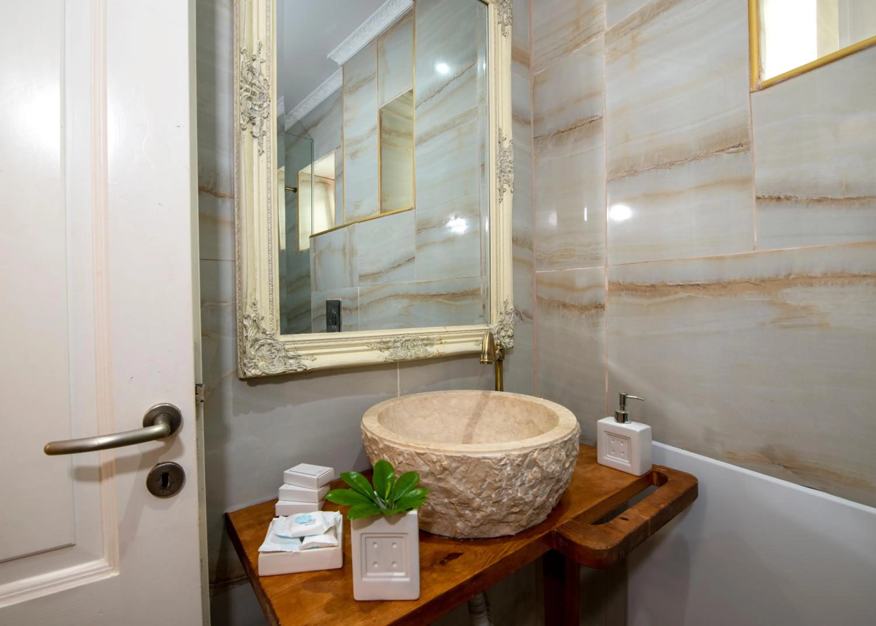 Bathroom in Bozzali Deluxe Hotel