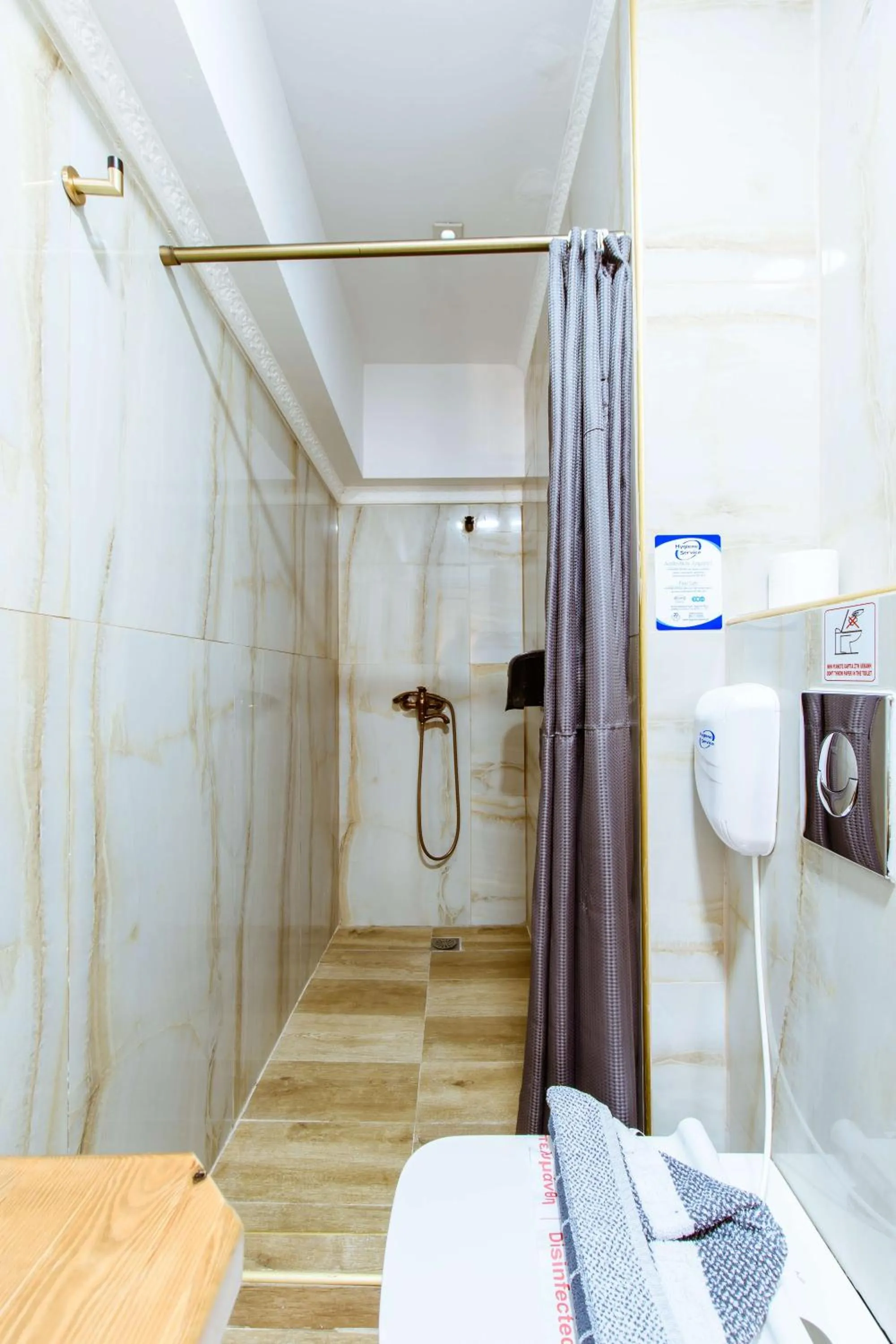 Shower in Bozzali Deluxe Hotel