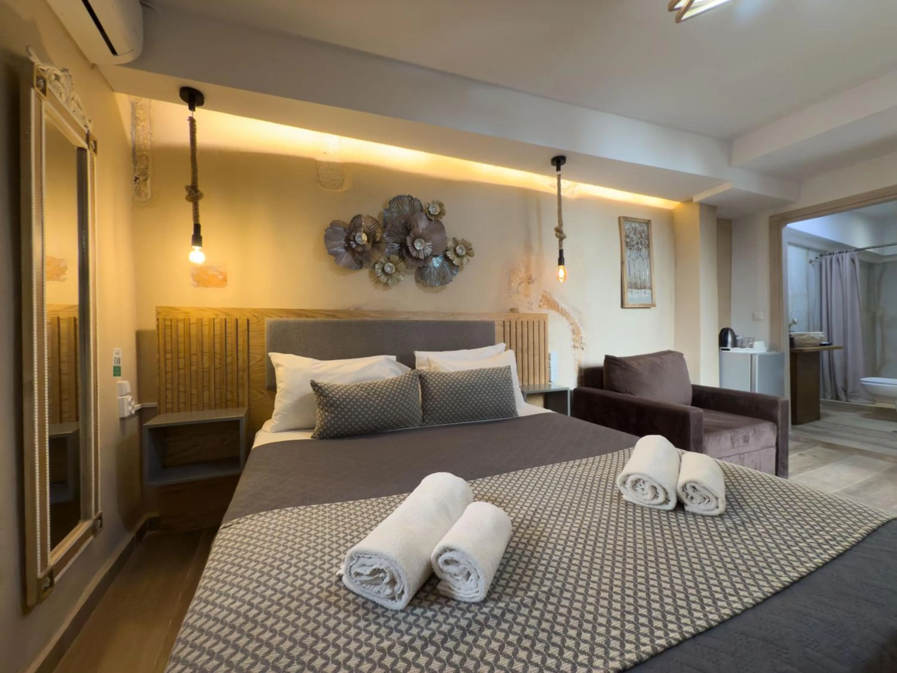 Seating area, Bed in Bozzali Deluxe Hotel