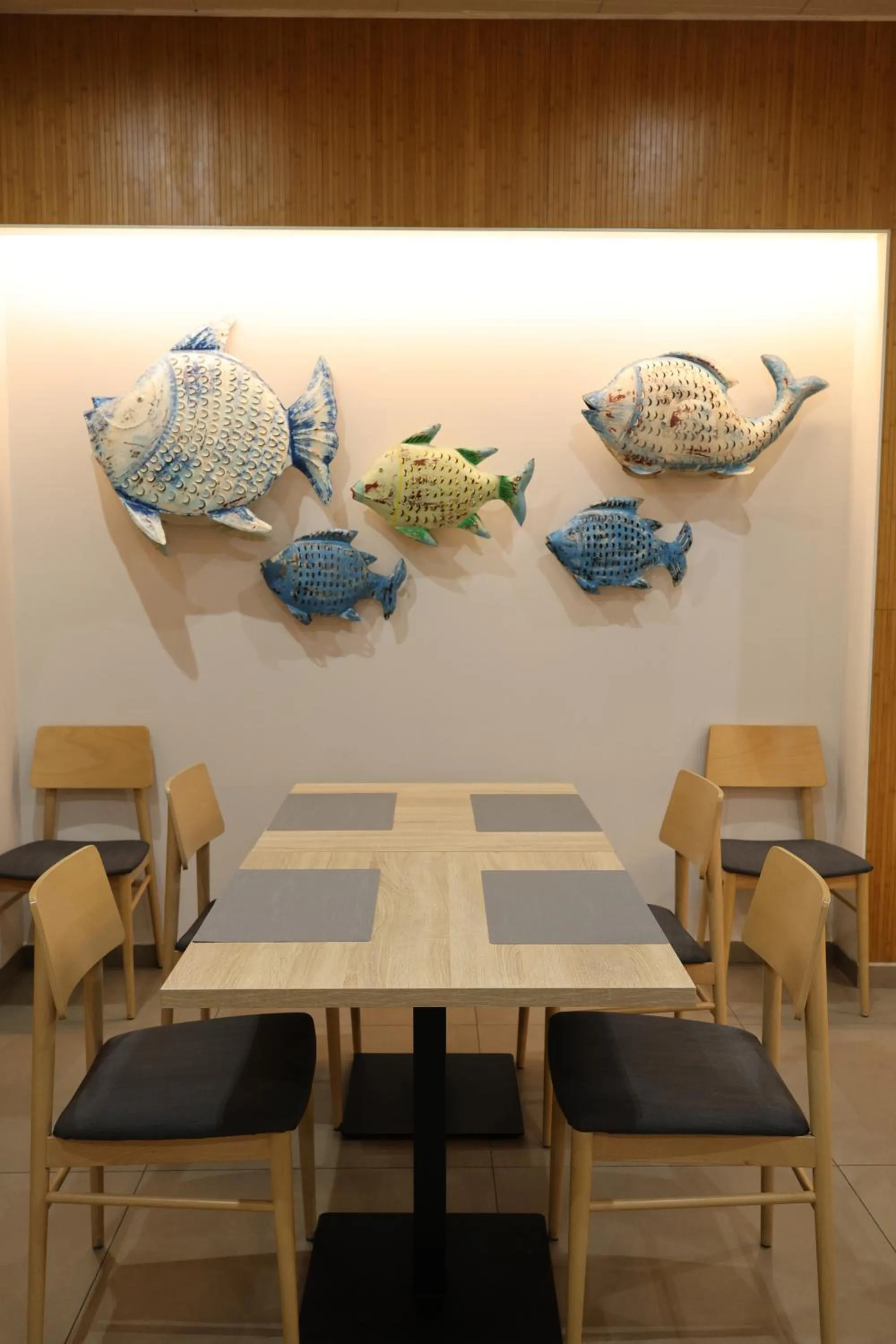 Restaurant/places to eat in Port Eugeni