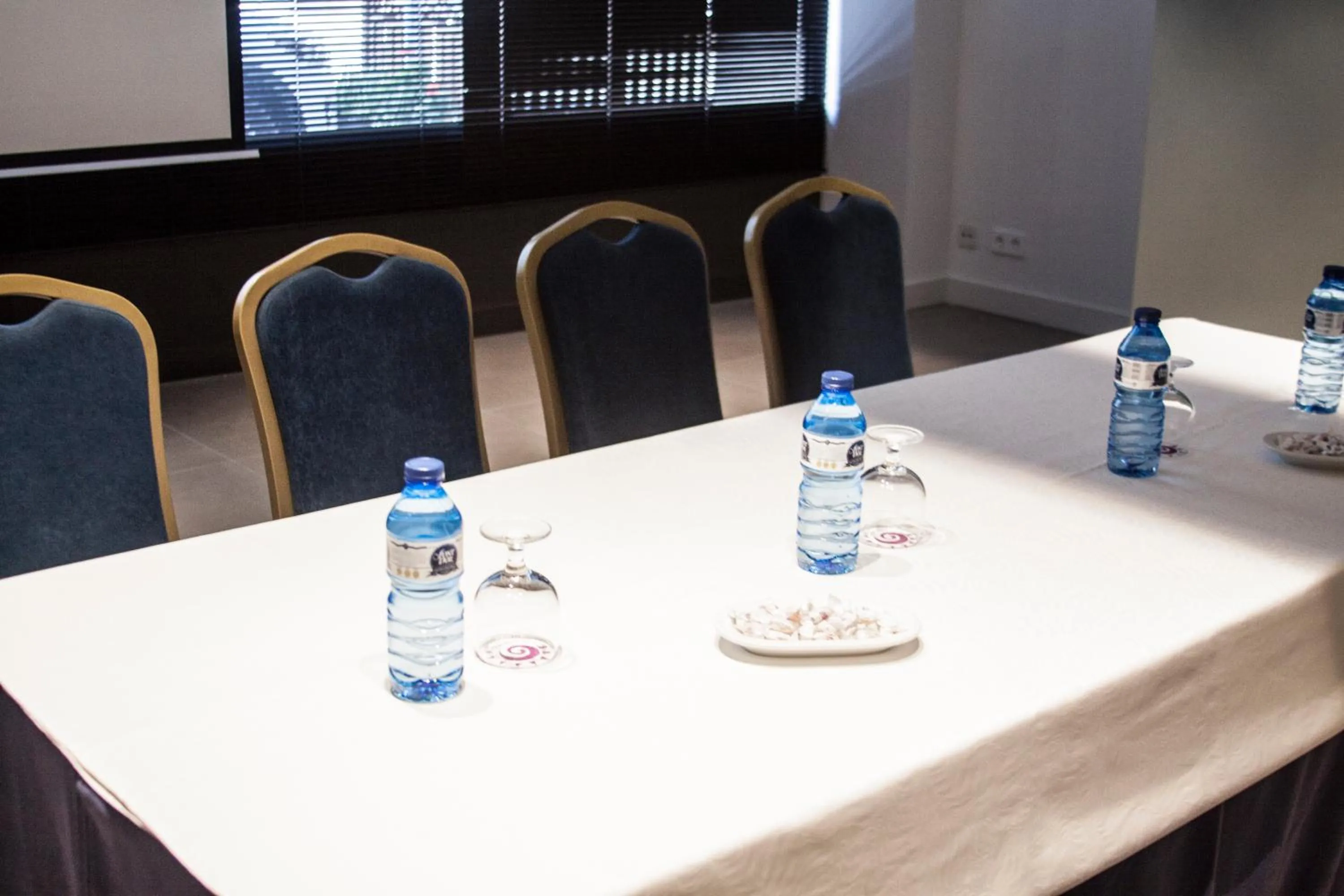 Business facilities in Port Eugeni