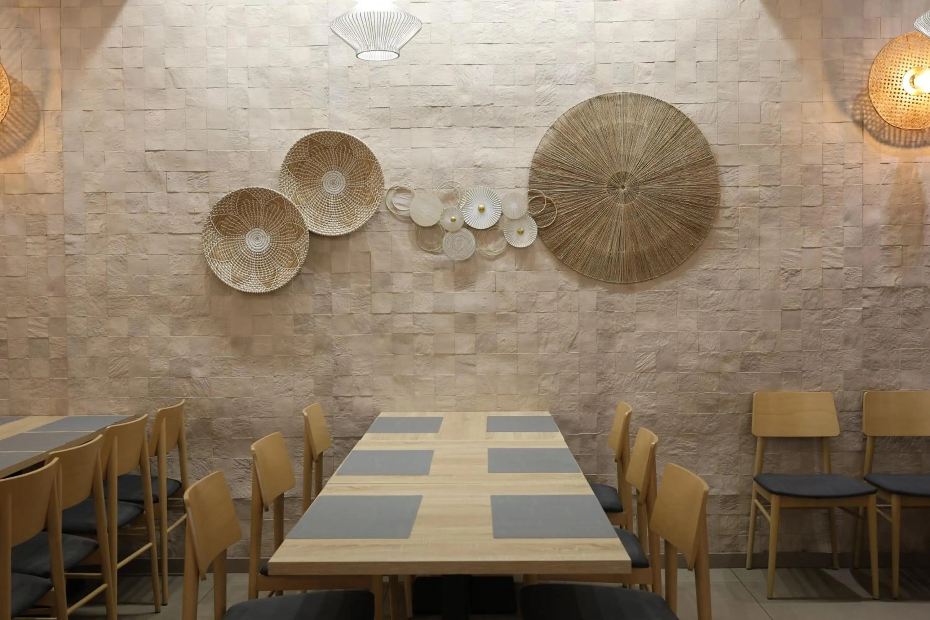 Restaurant/places to eat in Port Eugeni