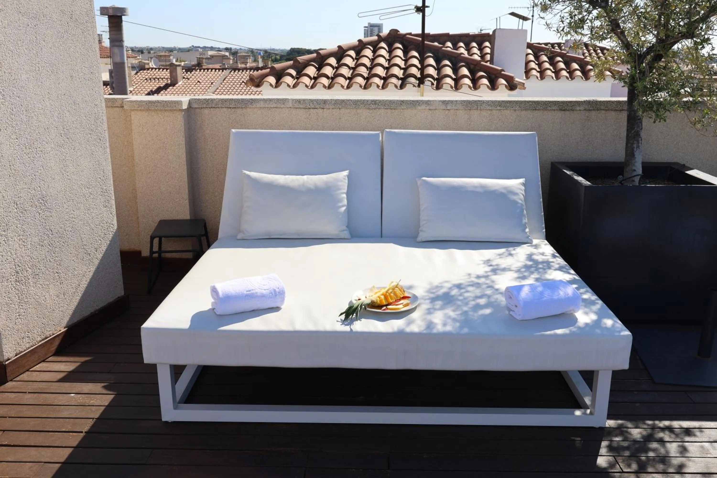 Swimming pool in Port Eugeni