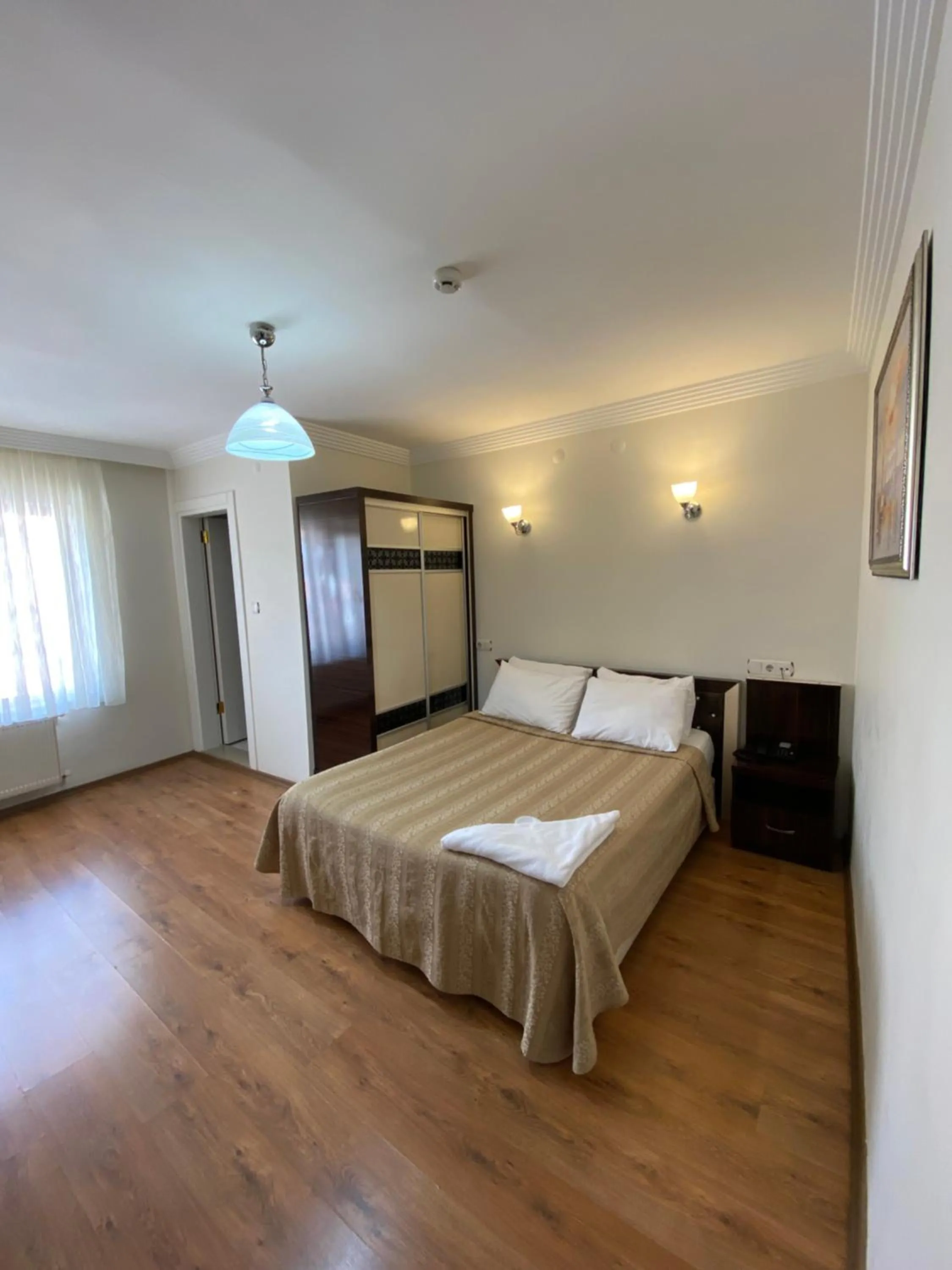 Photo of the whole room, Bed in OTEL KING