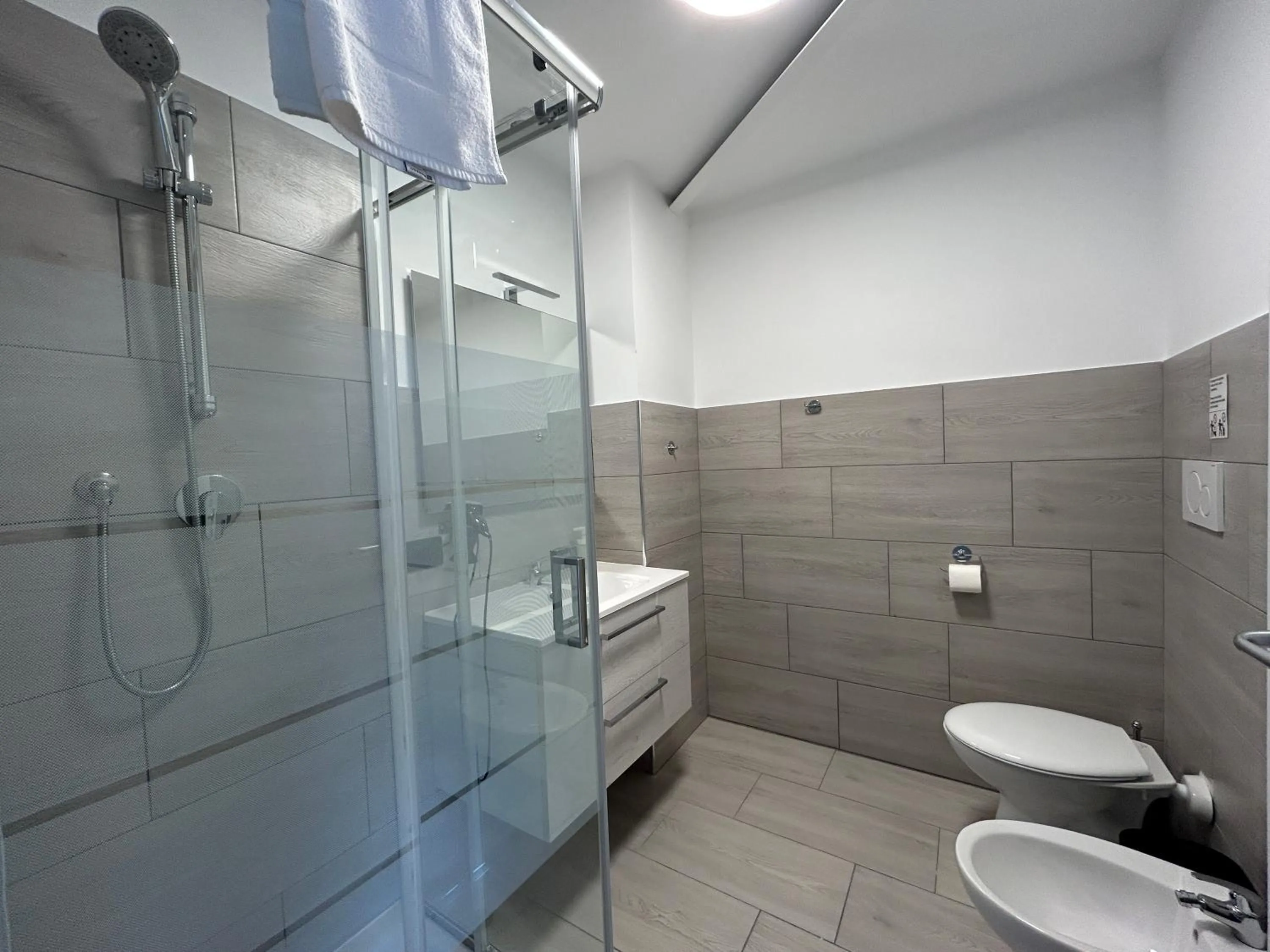 Shower in Corridoni33 - Immobili e Soluzioni Rent