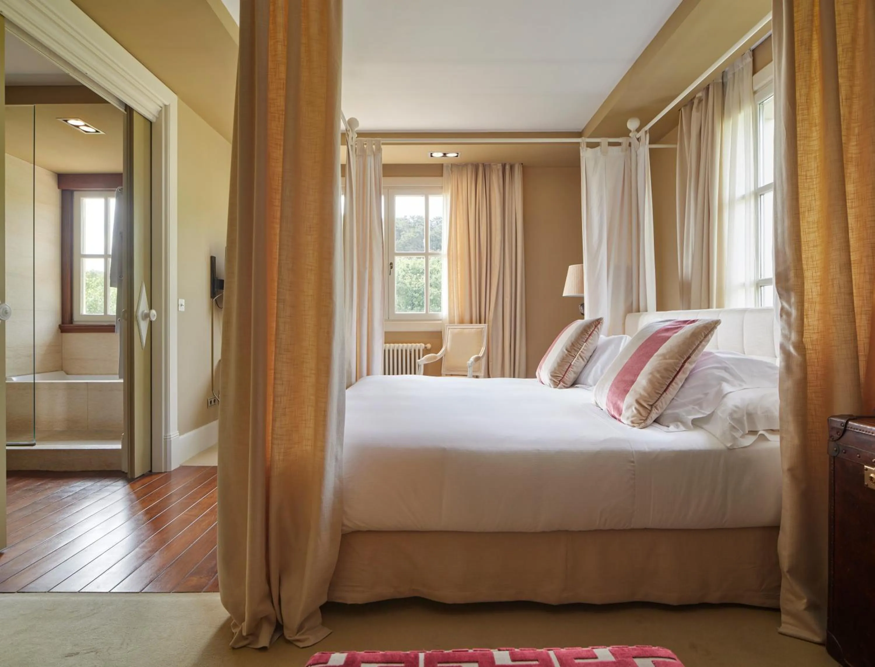 Bed in Hotel Iturregi