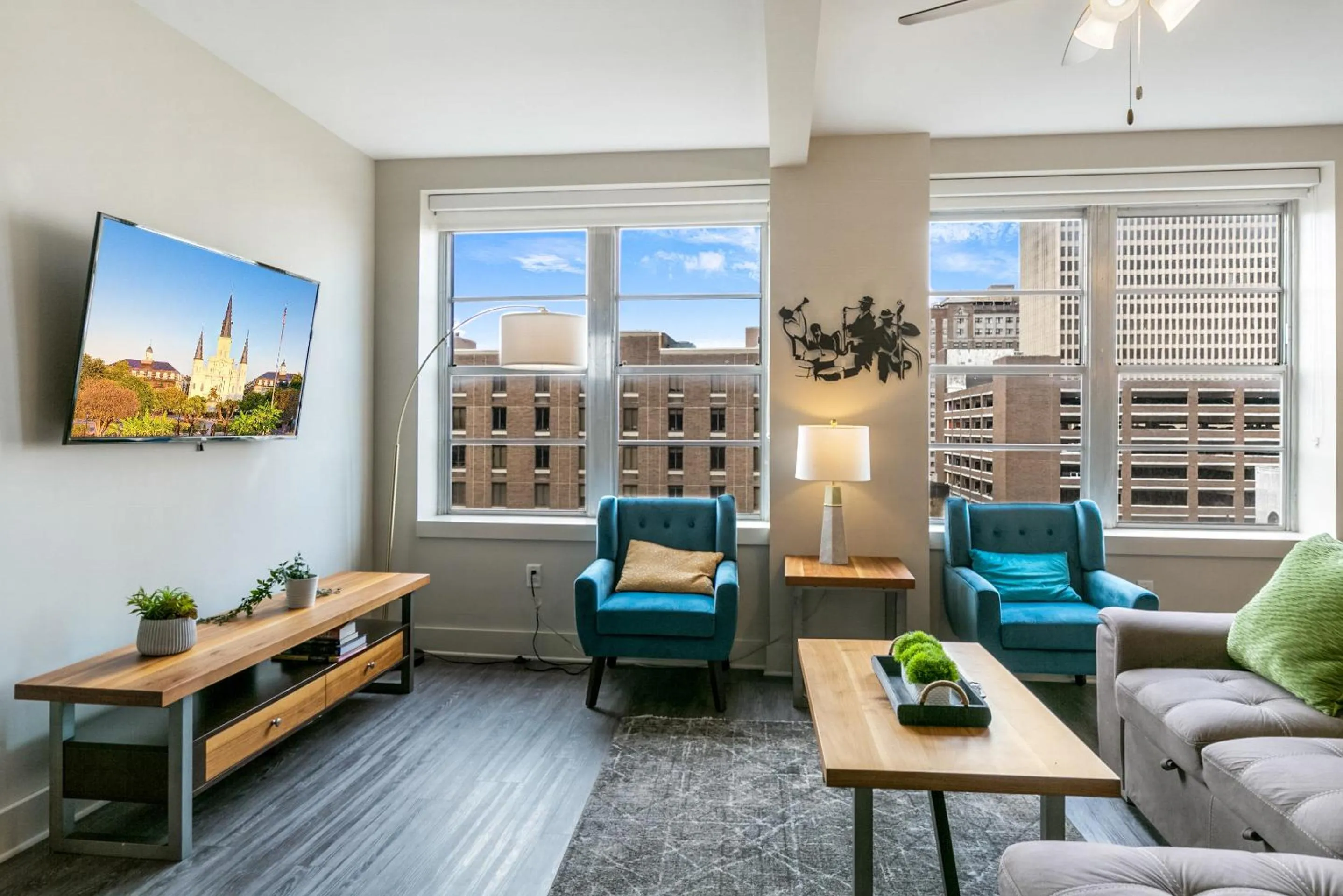 Living room in Spacious 4BR Luxury Condo Steps to French Quarter