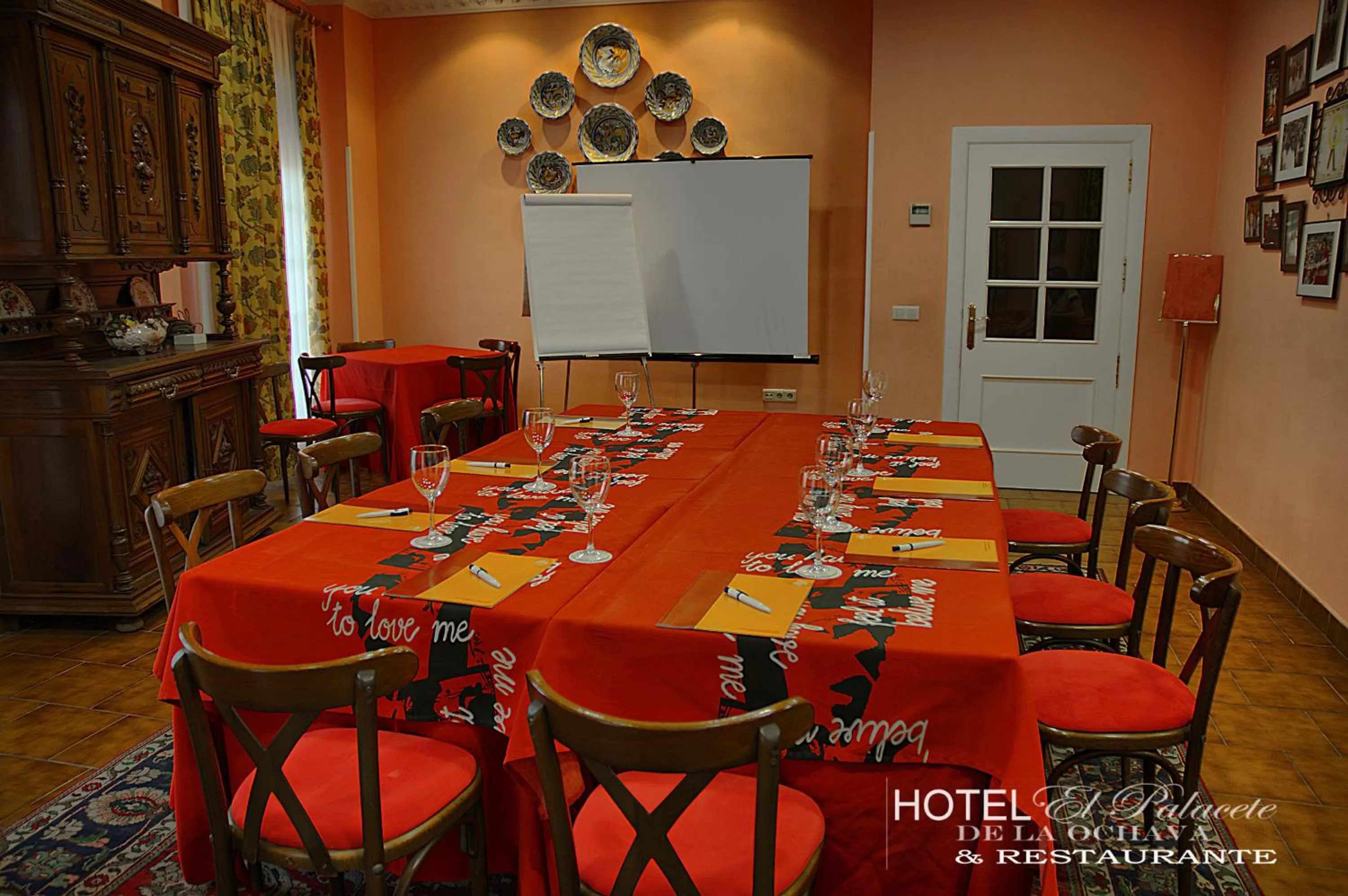 Business facilities in Palacete de la Ochava