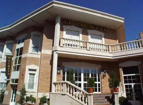 Facade/entrance in Palacete de la Ochava