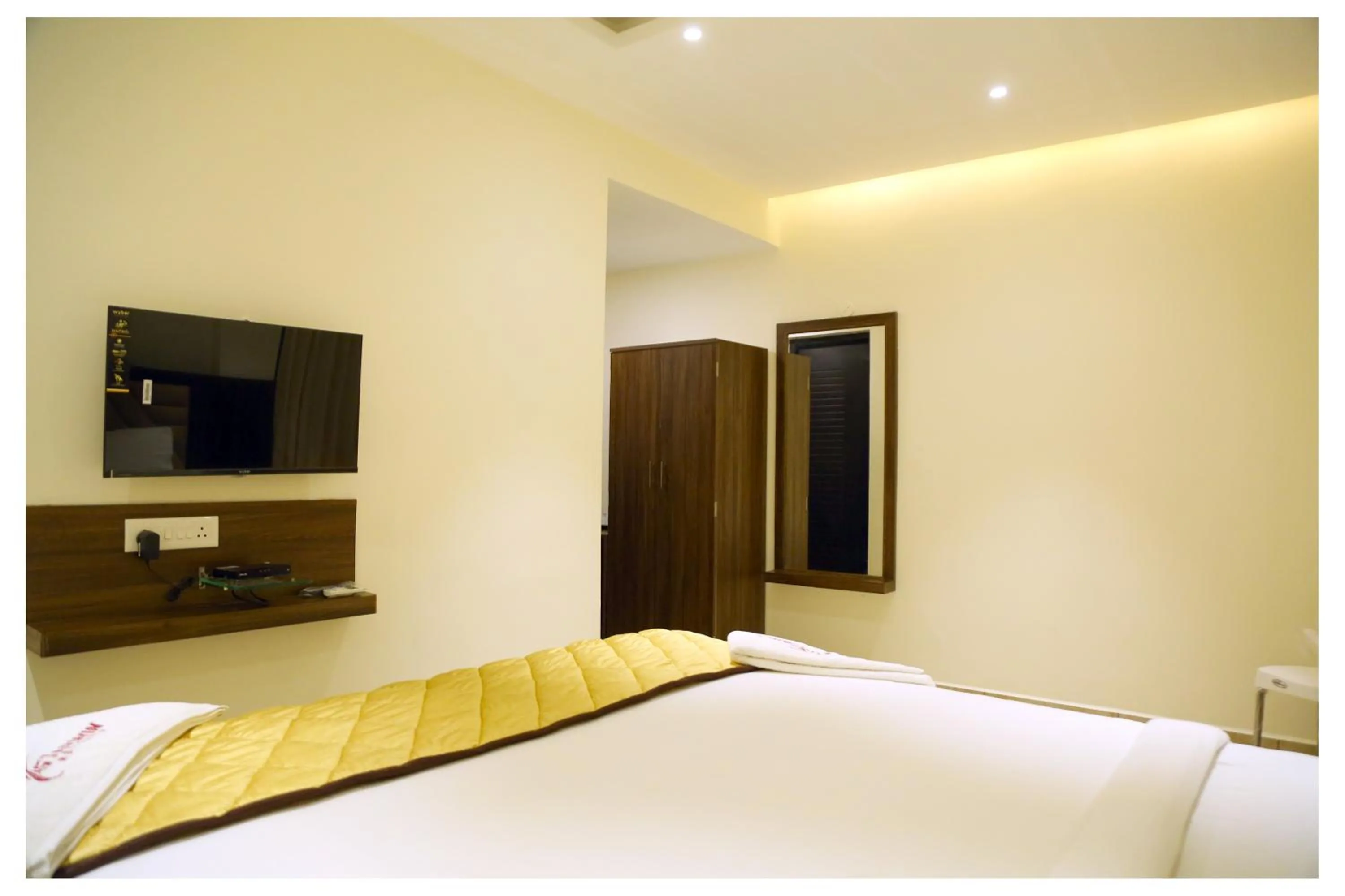 Bed in Starwin Residency