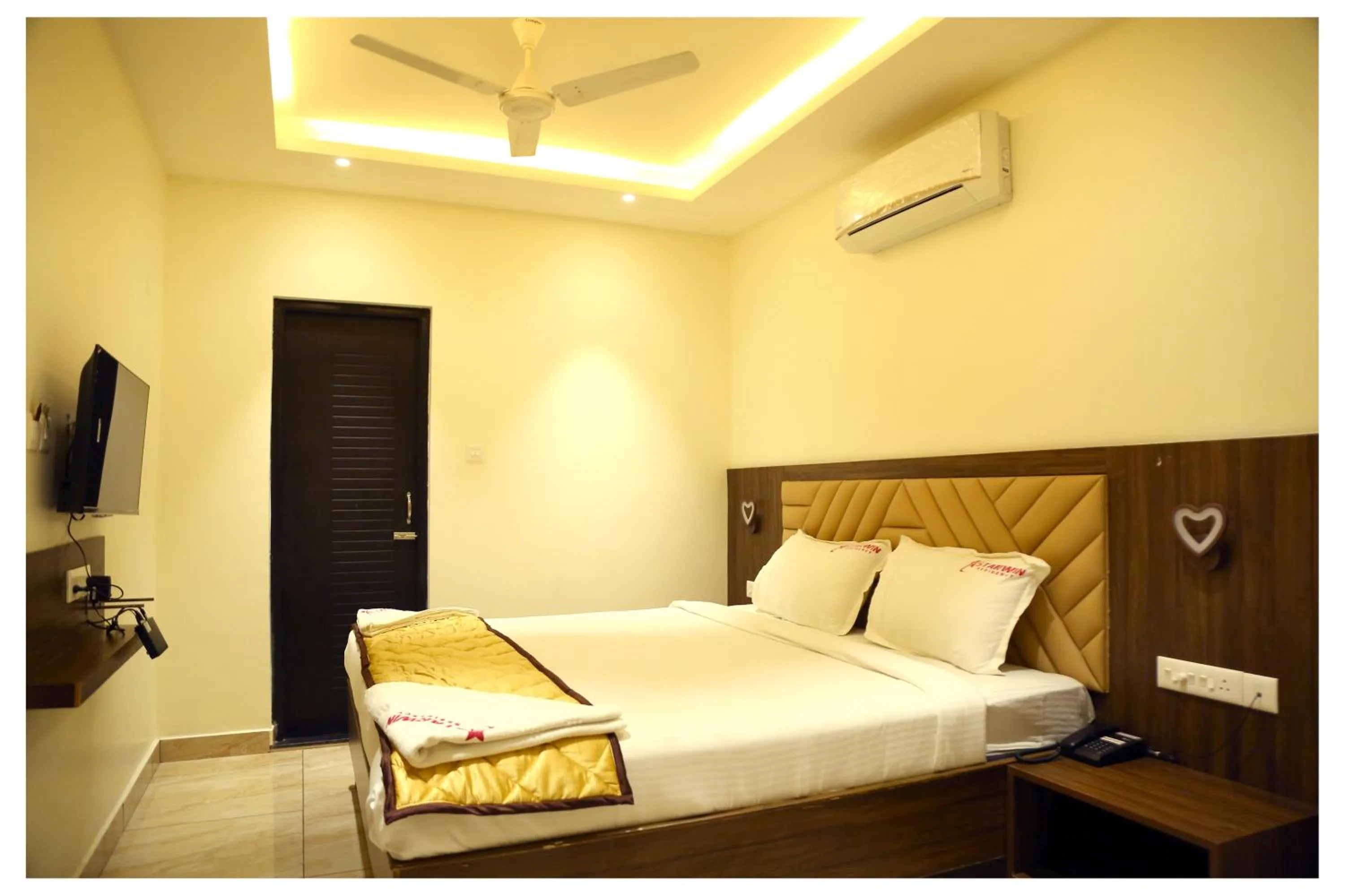 Bed in Starwin Residency