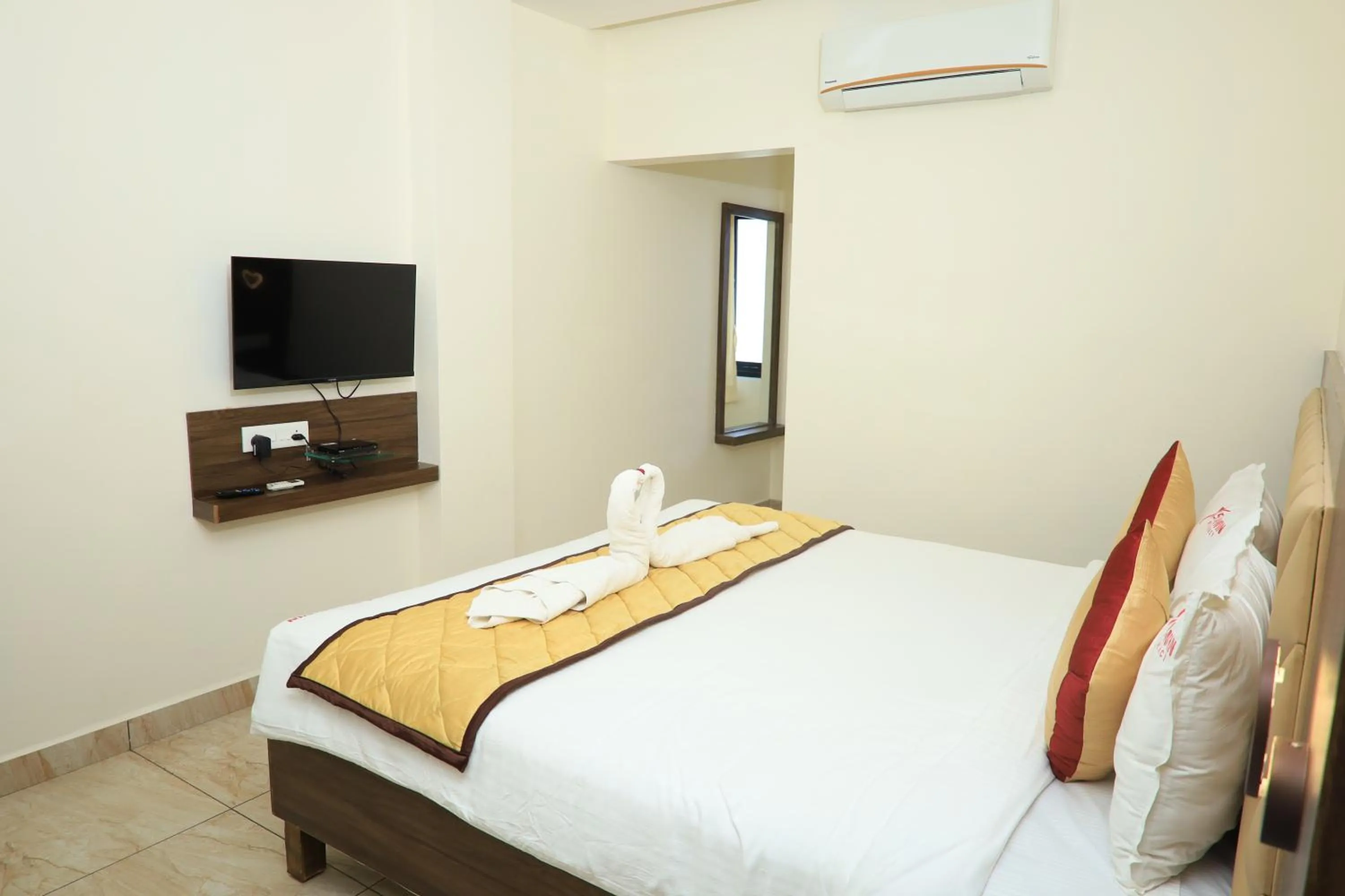 Bed in Starwin Residency